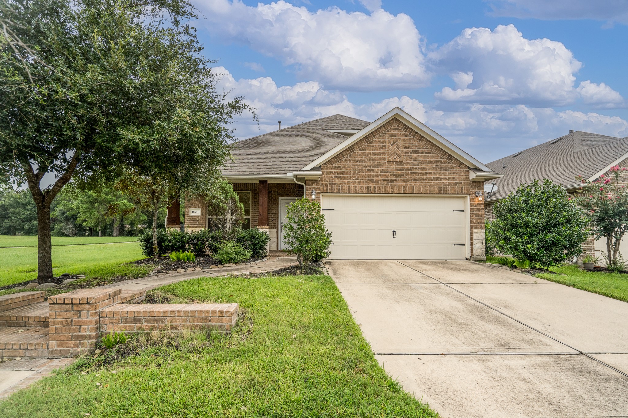 18918 Cove Pointe Dr Property Photo 2