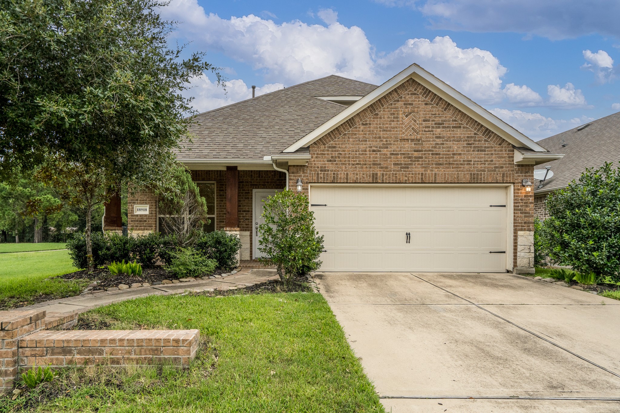 18918 Cove Pointe Dr Property Photo 3