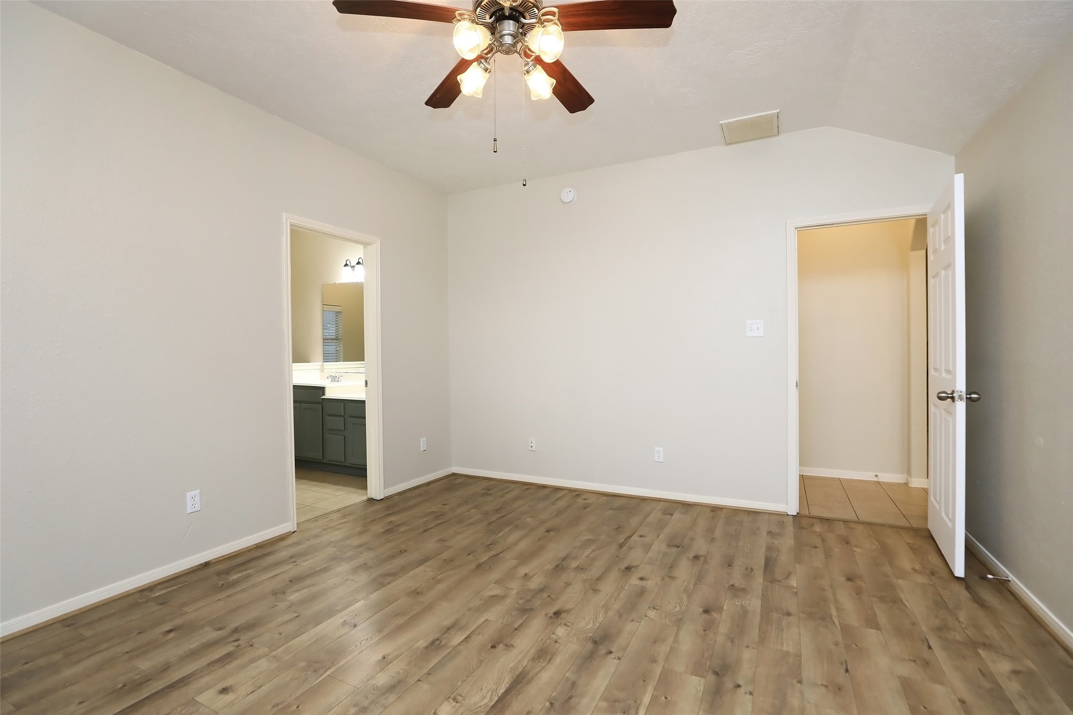8231 Gran Villa Drive Property Photo 16