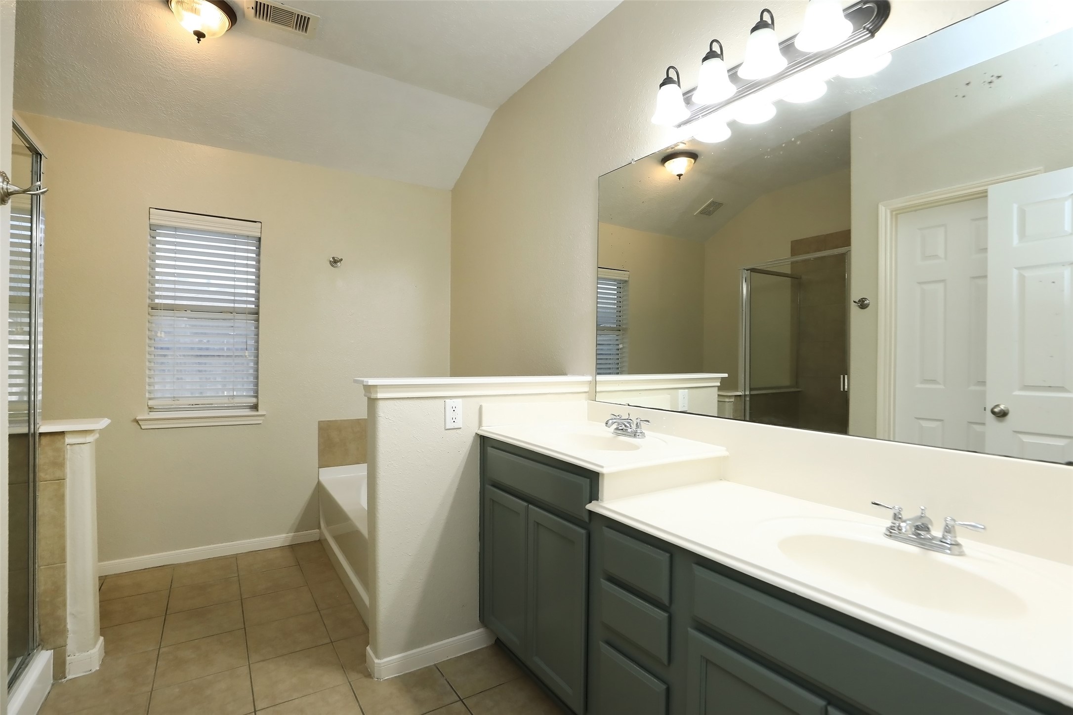 8231 Gran Villa Drive Property Photo 17