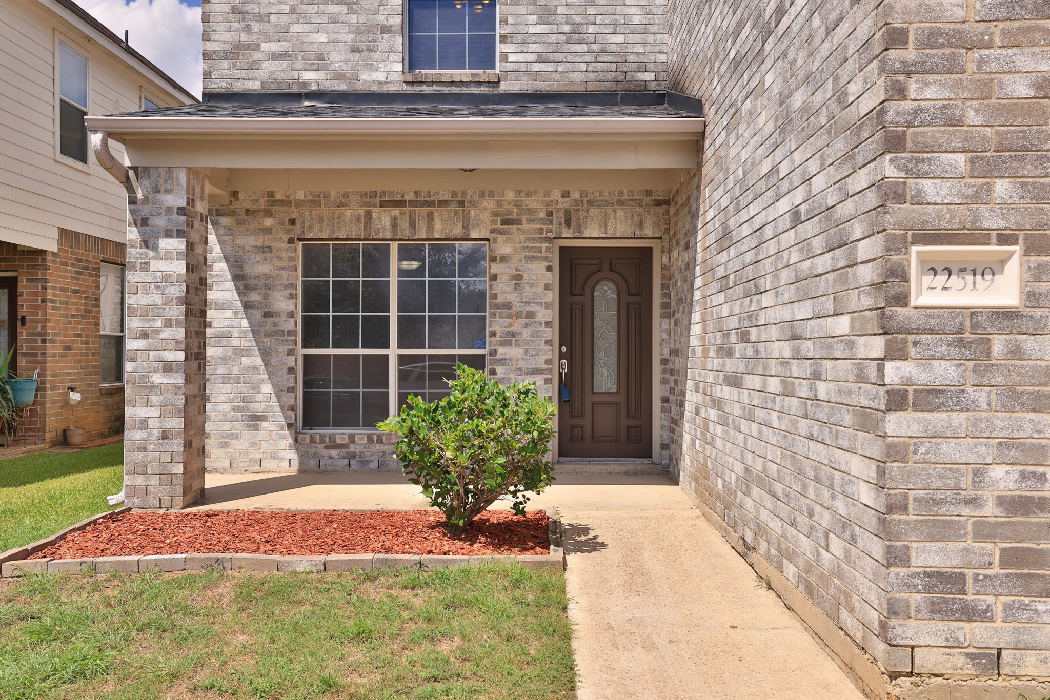 22519 Spring Crossing Drive Property Photo 4