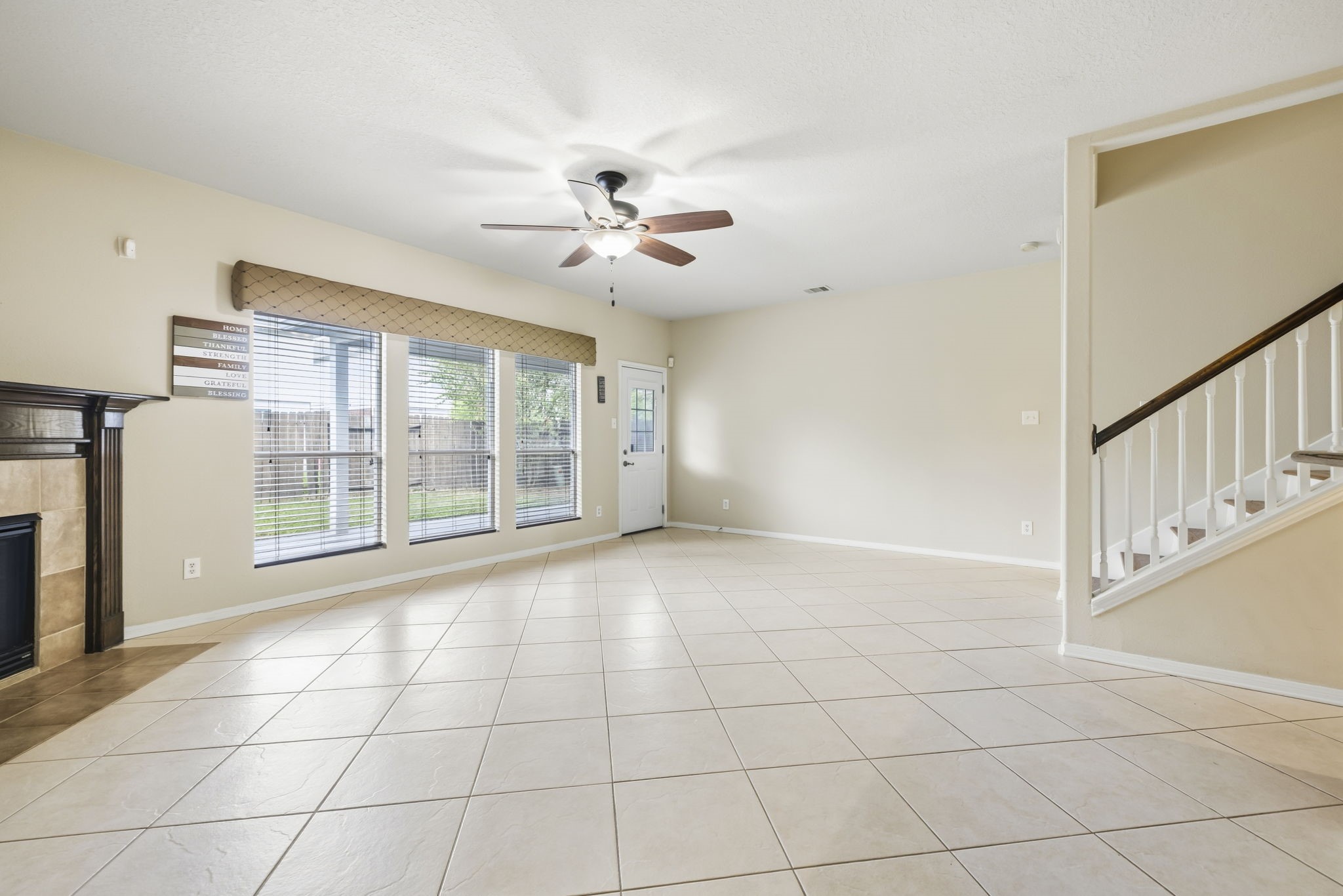 22519 Spring Crossing Drive Property Photo 9
