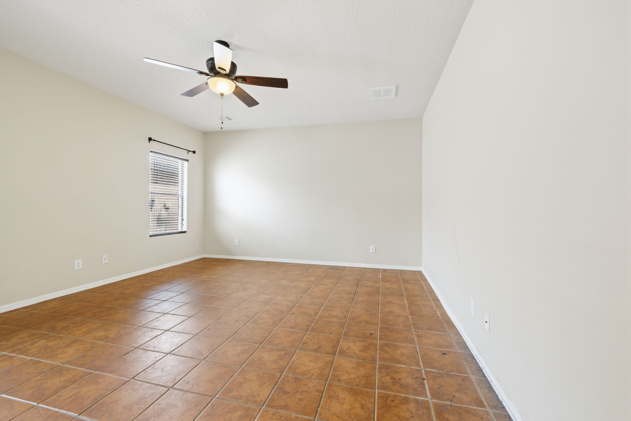 22519 Spring Crossing Drive Property Photo 17