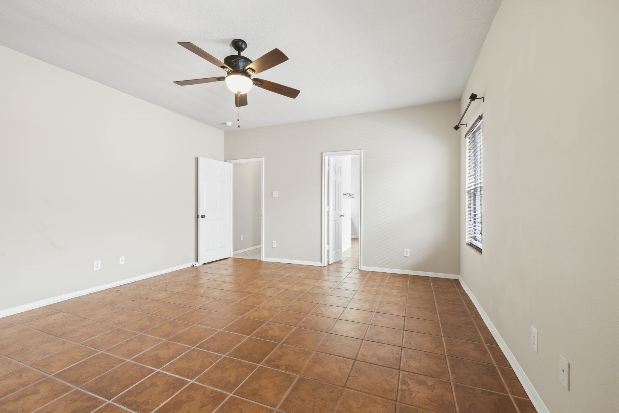 22519 Spring Crossing Drive Property Photo 18
