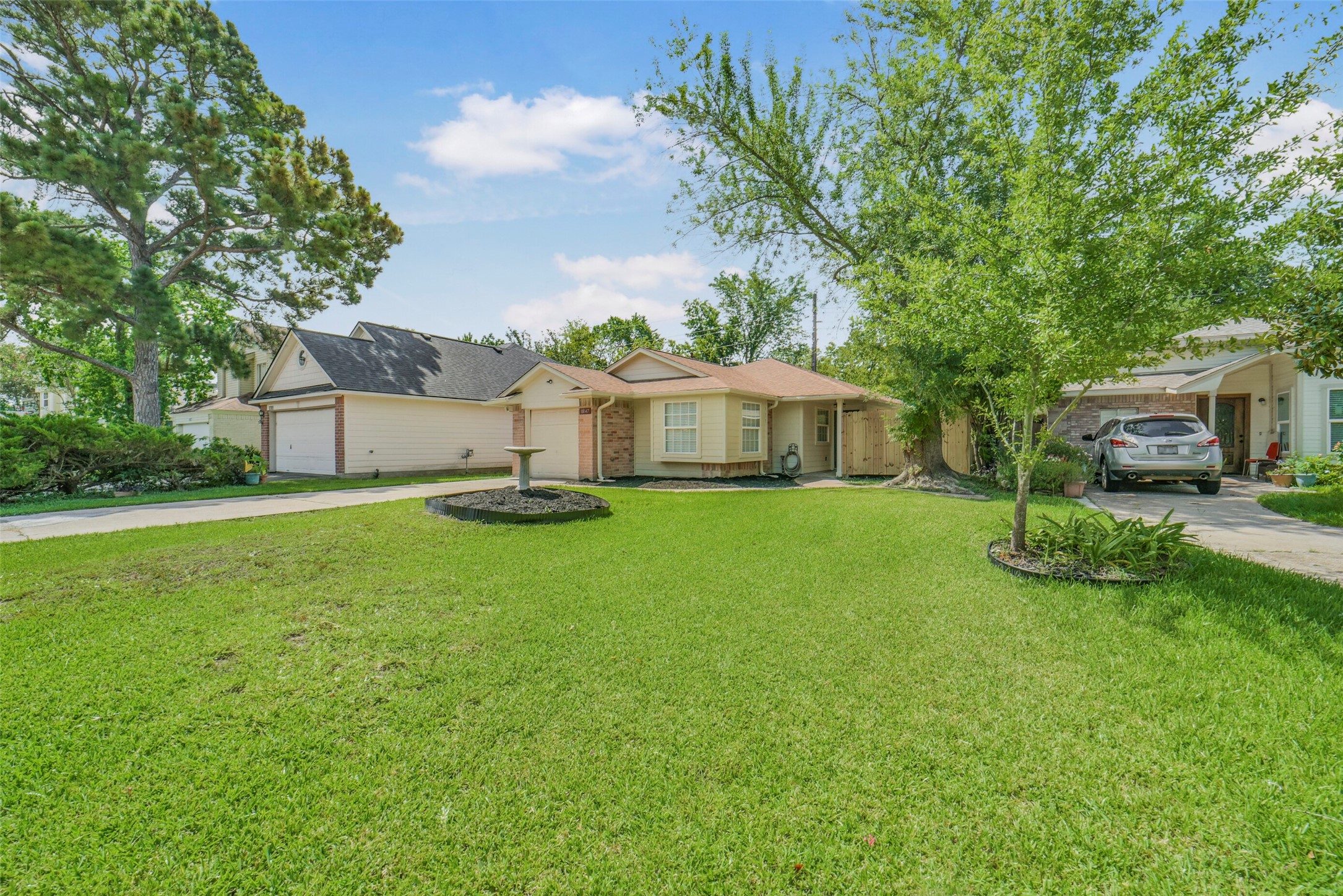 18147 Dinner Creek Drive Property Photo 2