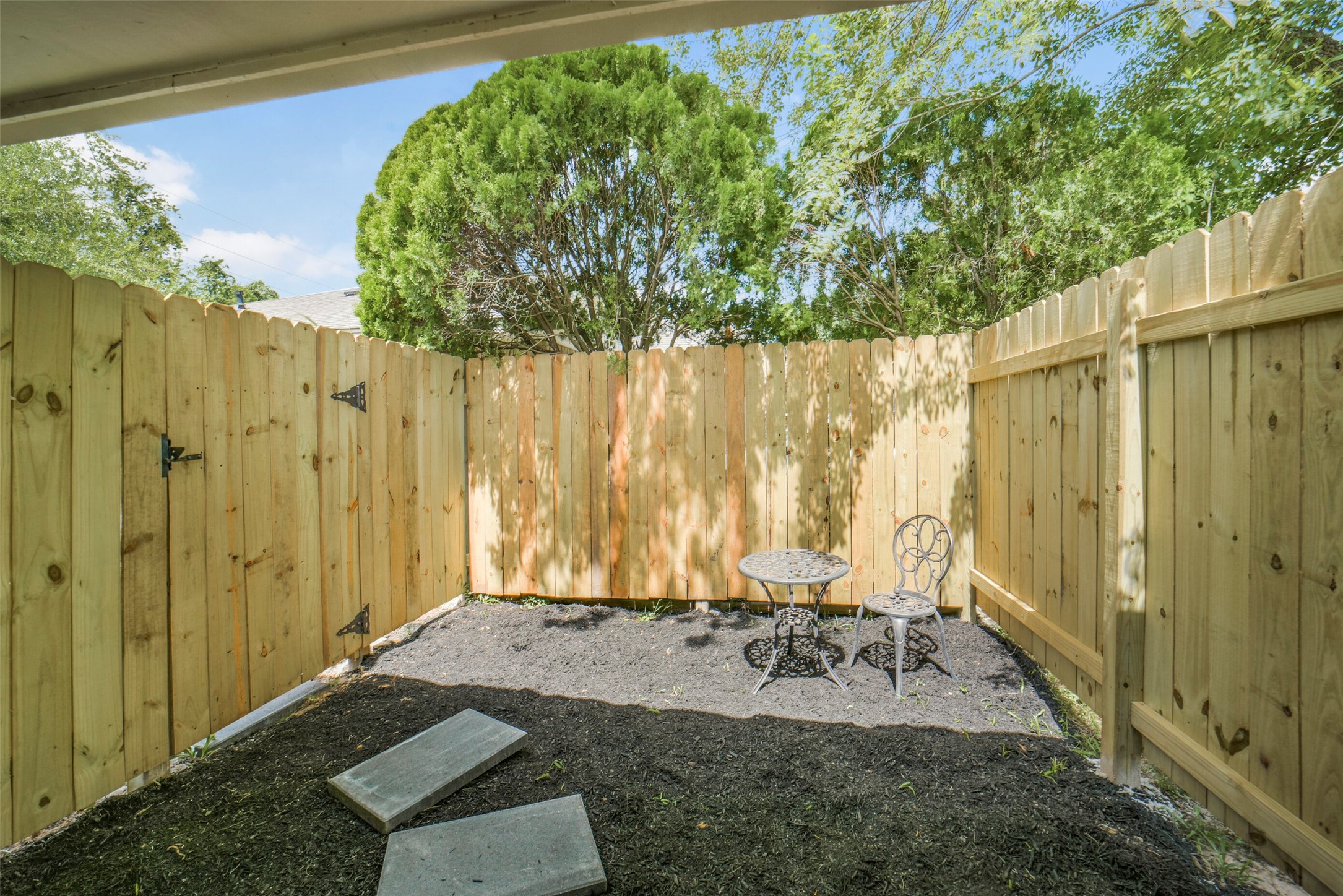 18147 Dinner Creek Drive Property Photo 5