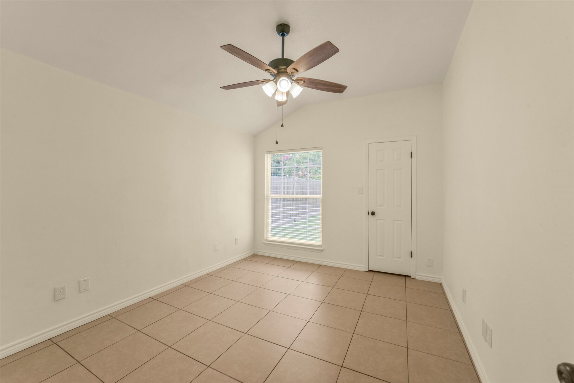 18147 Dinner Creek Drive Property Photo 12