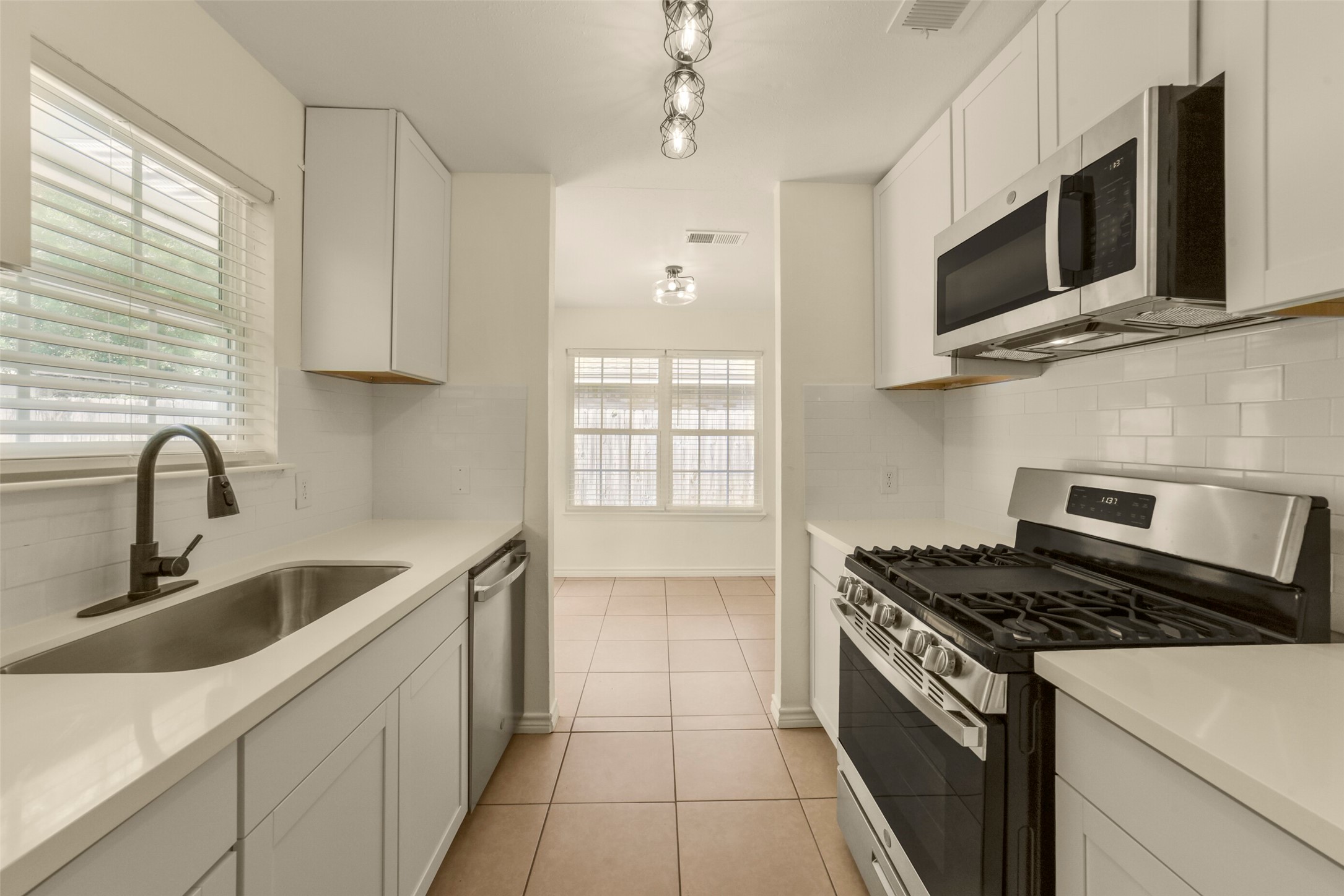 18147 Dinner Creek Drive Property Photo 30