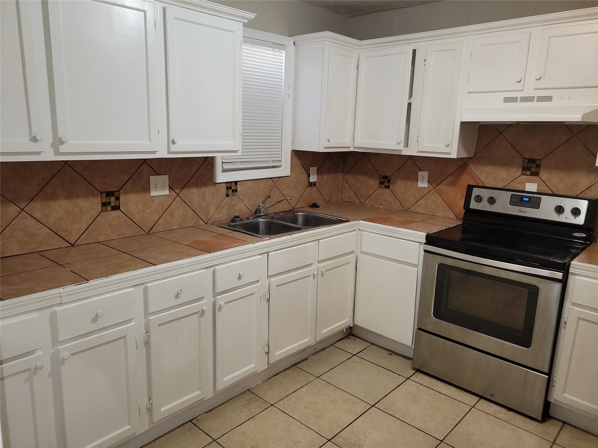 7209 Kassarine Pass Property Photo 5