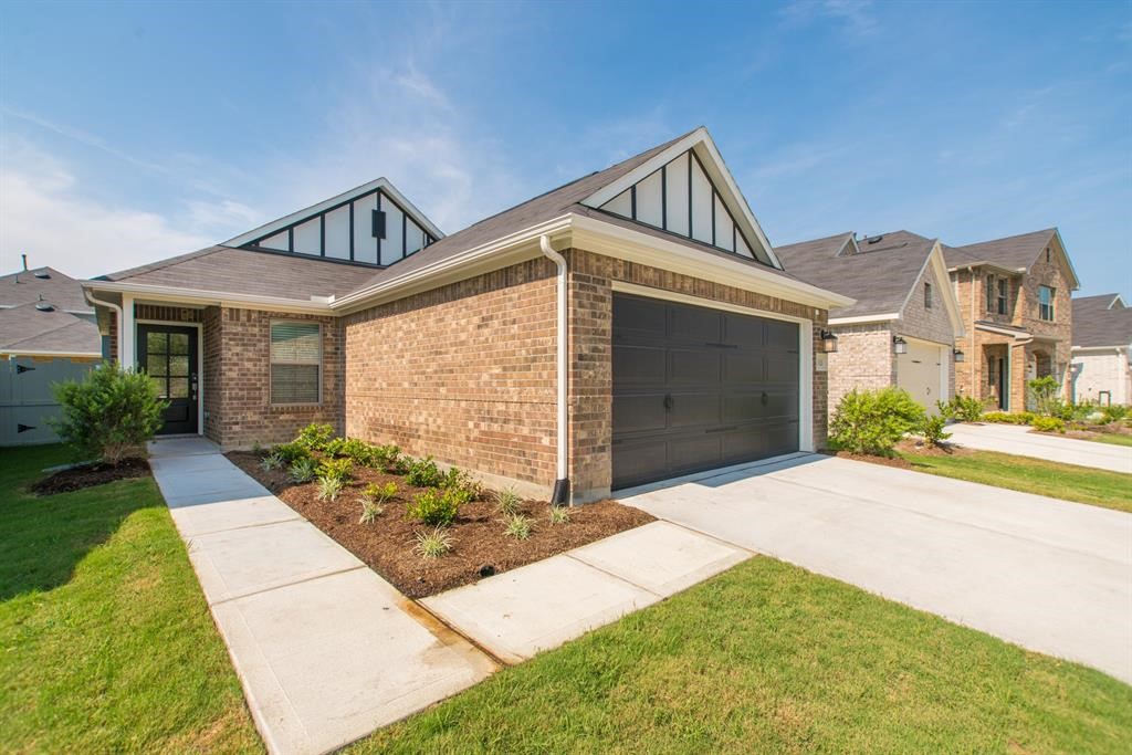 10626 Whitejacket Drive Property Photo 3