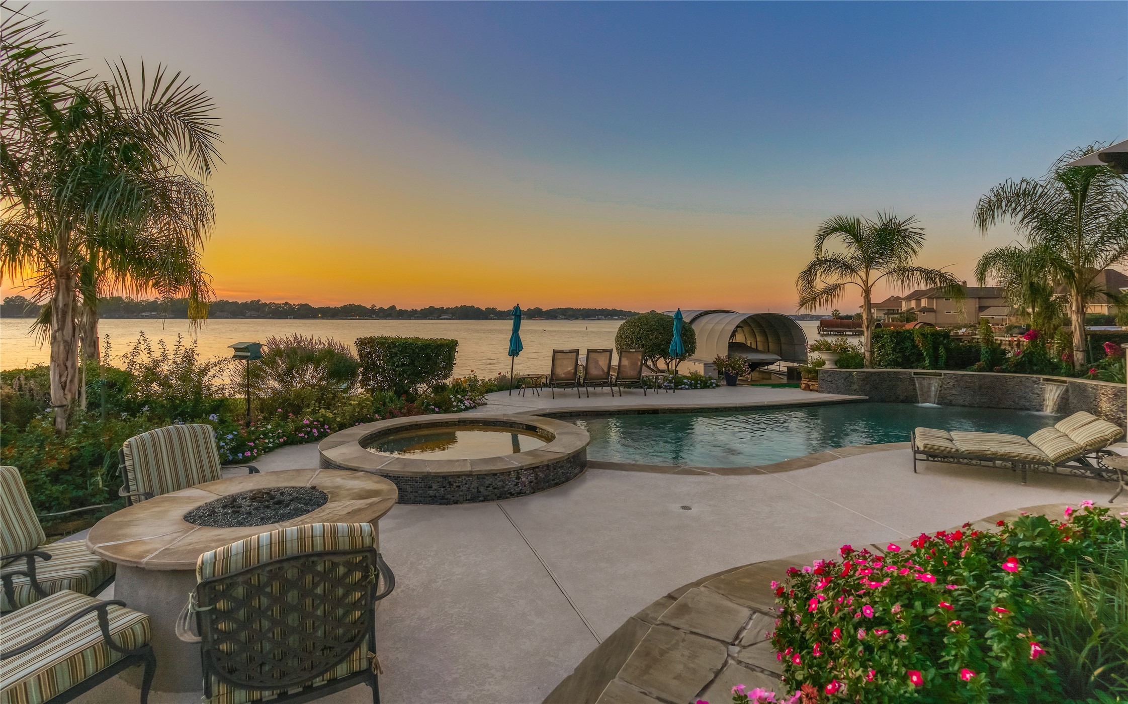 9943 Pebble View Court Property Photo 3