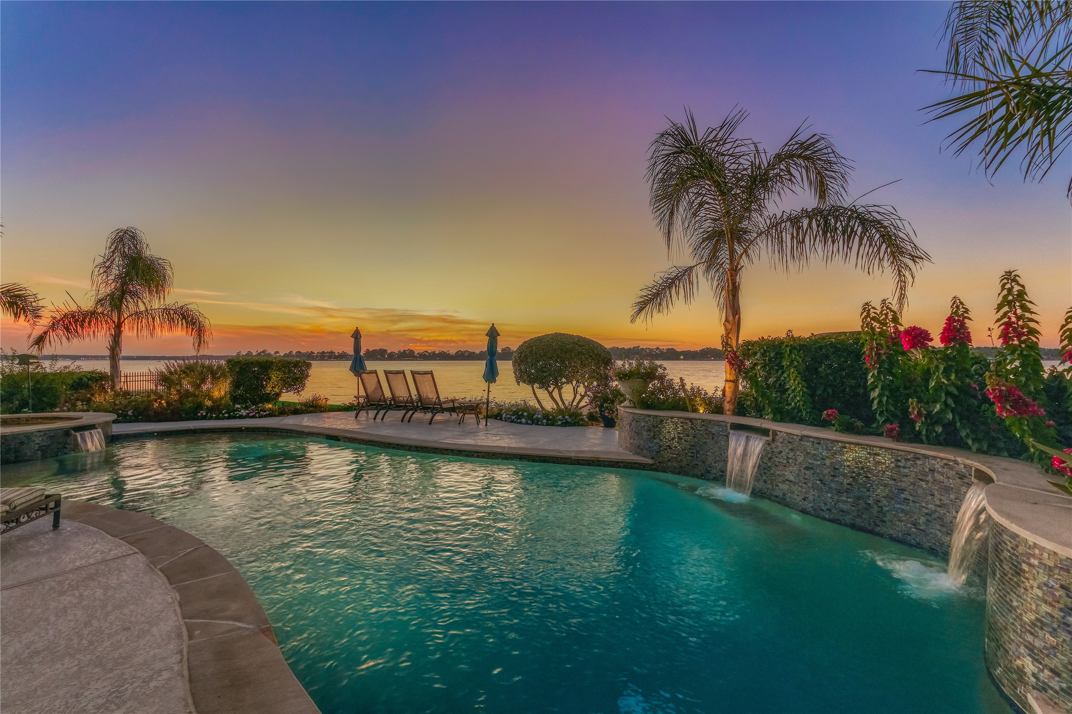 9943 Pebble View Court Property Photo 4