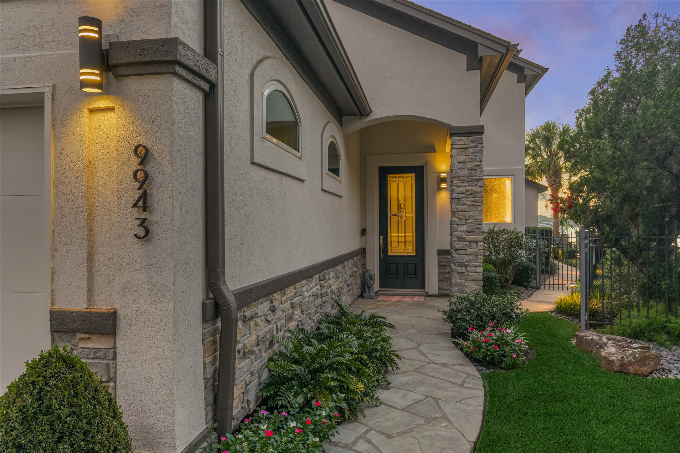 9943 Pebble View Court Property Photo 7