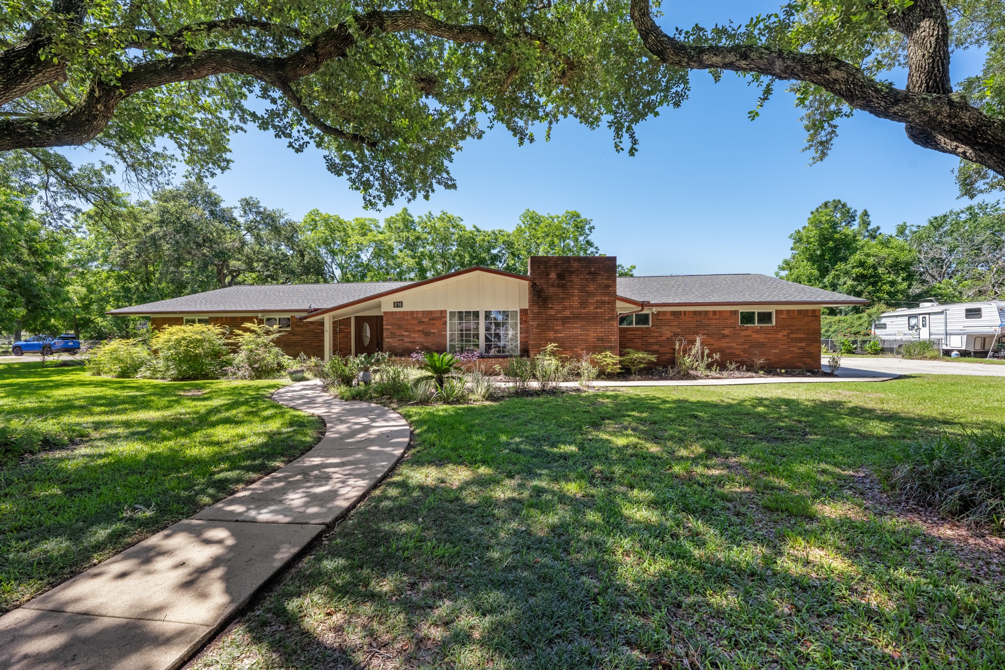 616 Cannan Drive Property Photo 1