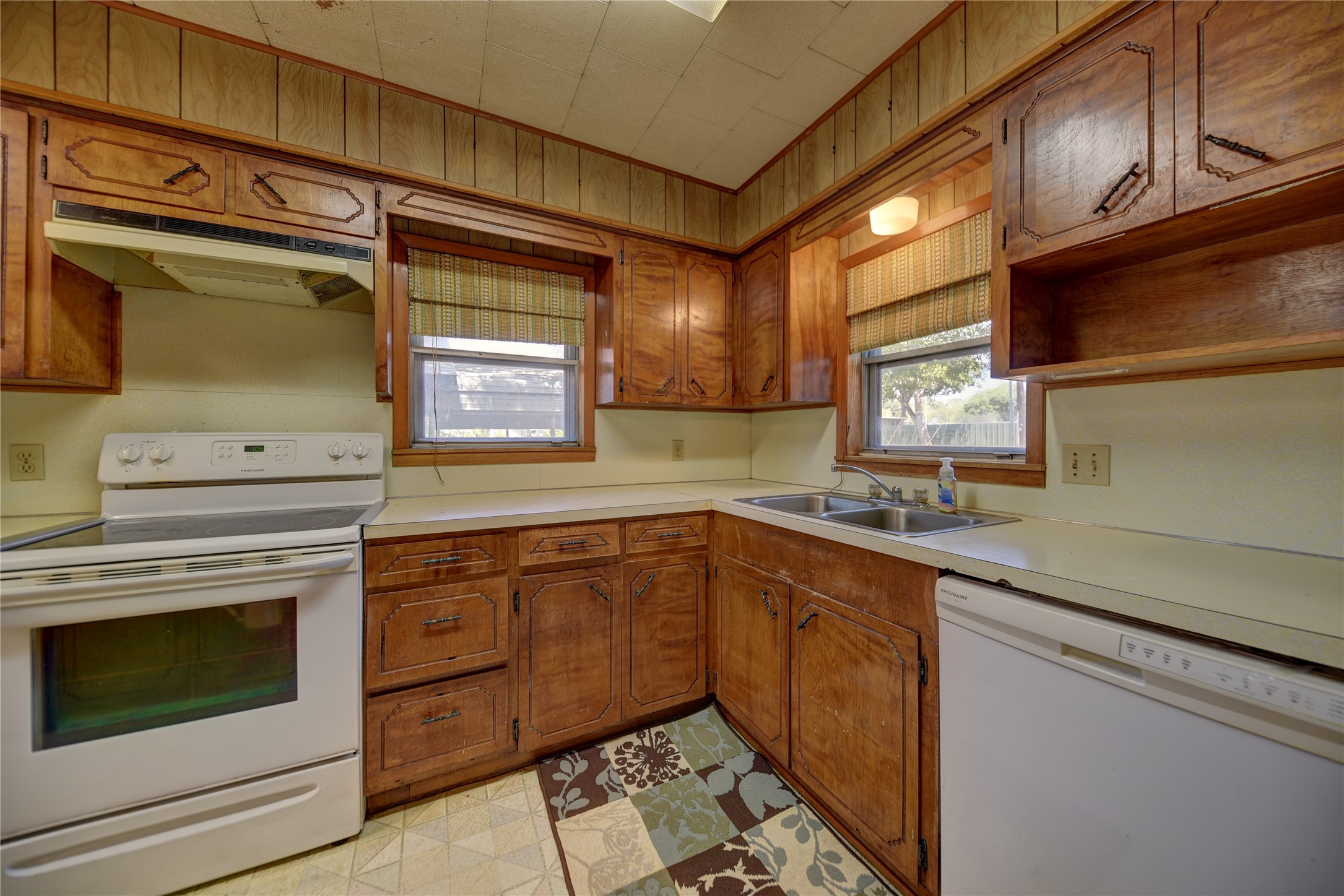 146 S Reynolds Street Property Photo 1