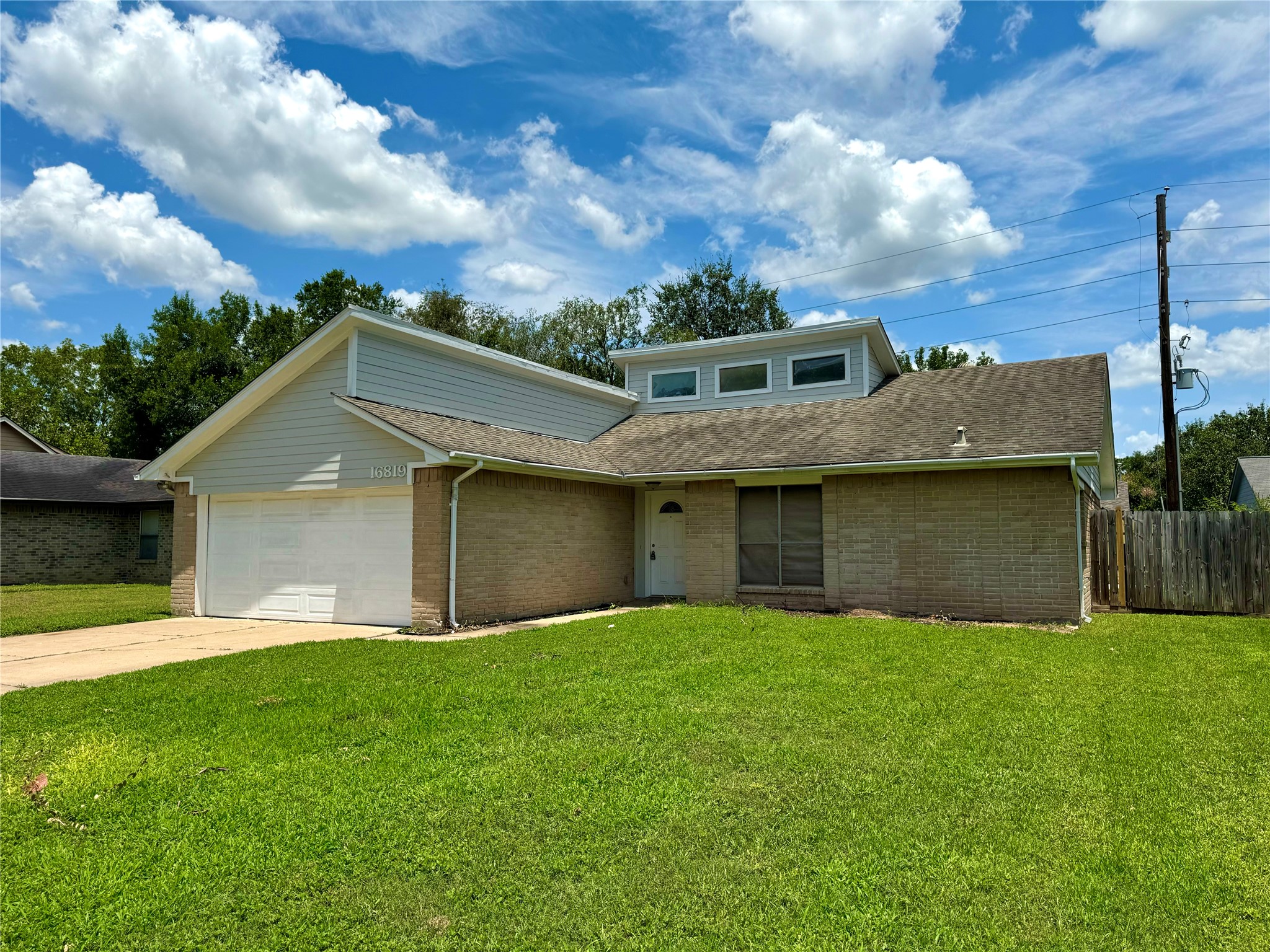 16819 Red Gully Drive Property Photo 2