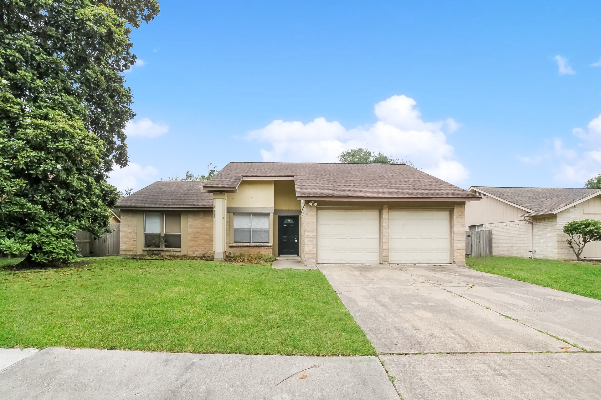 16411 N Cross Drive Property Photo 1