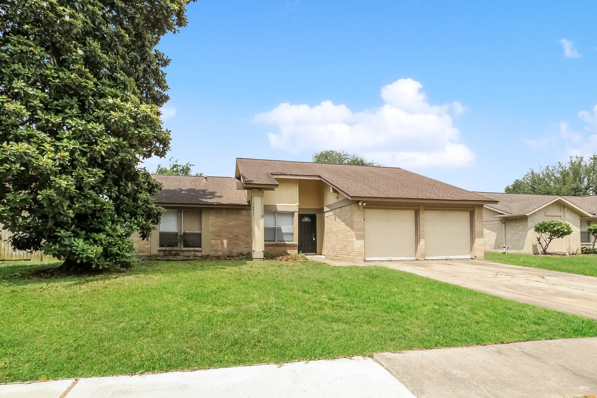 16411 N Cross Drive Property Photo 2