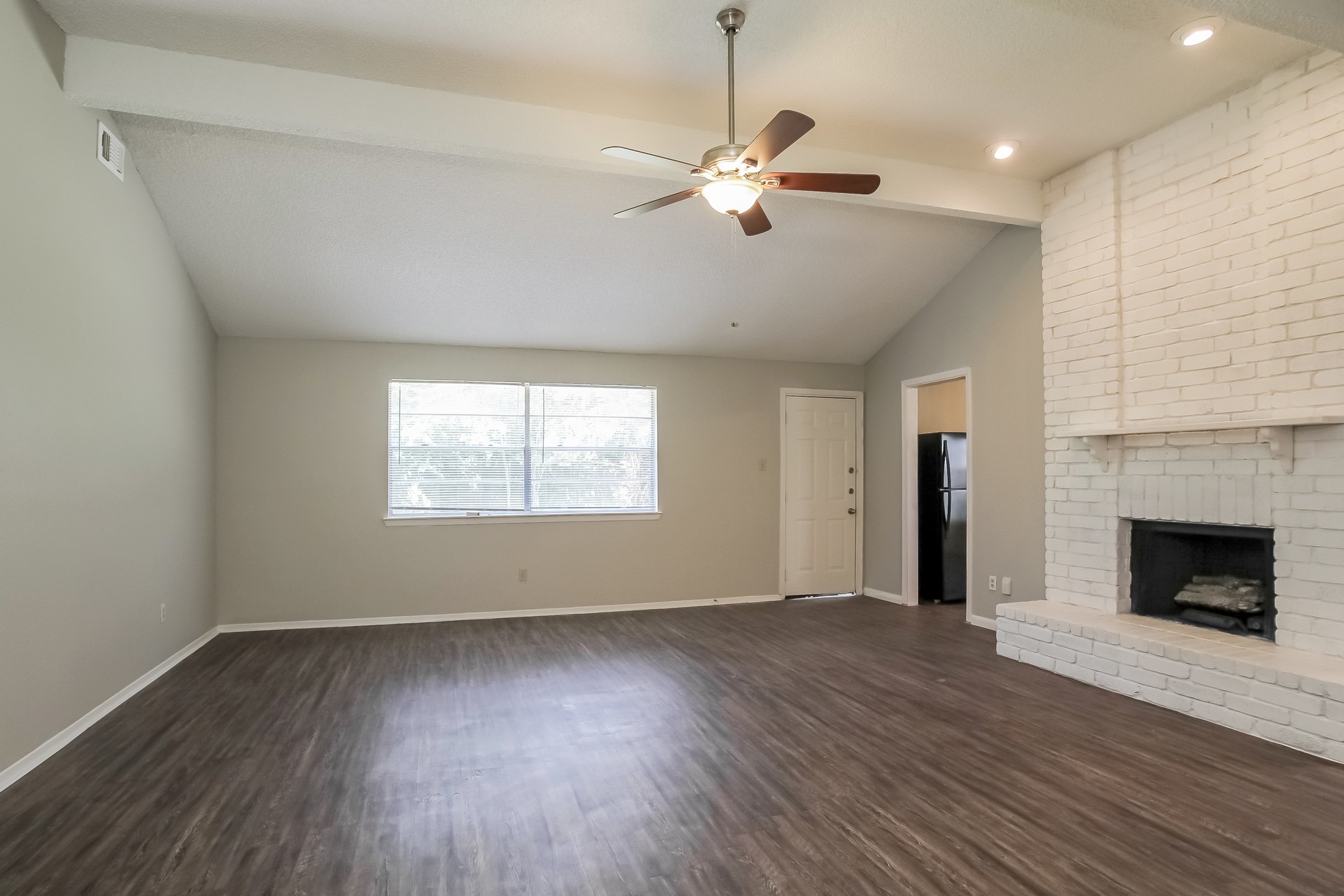 16411 N Cross Drive Property Photo 3