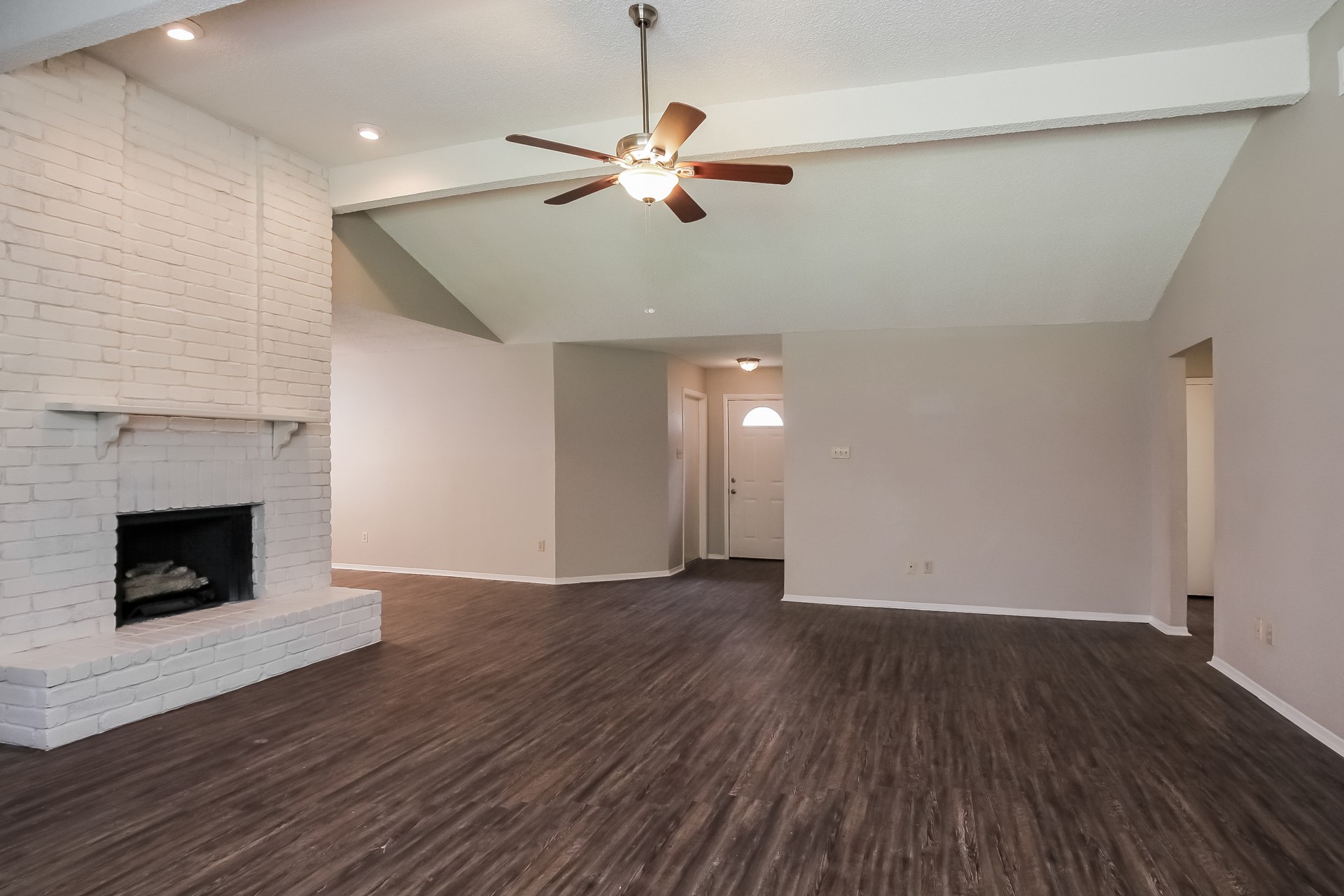16411 N Cross Drive Property Photo 4
