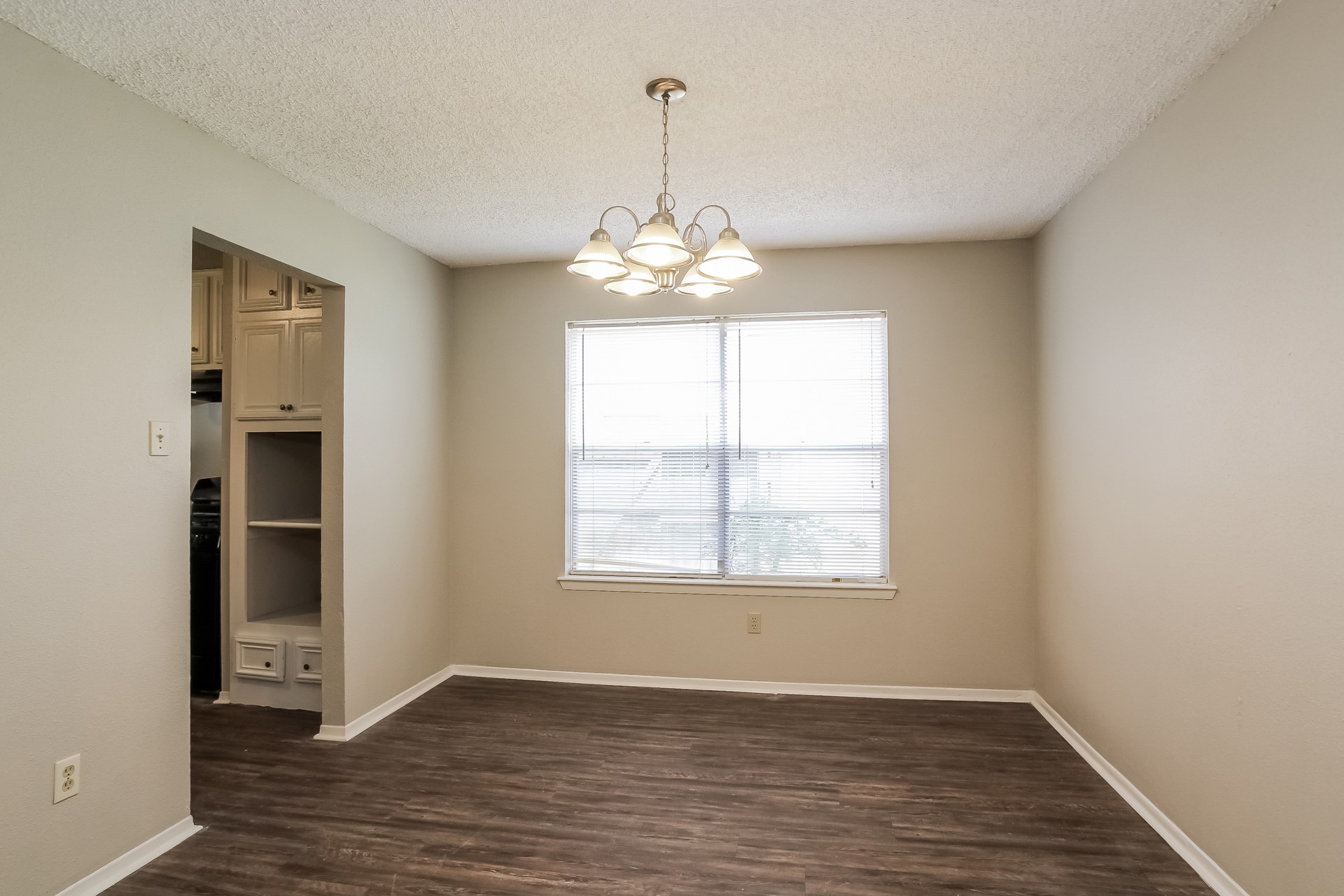 16411 N Cross Drive Property Photo 5