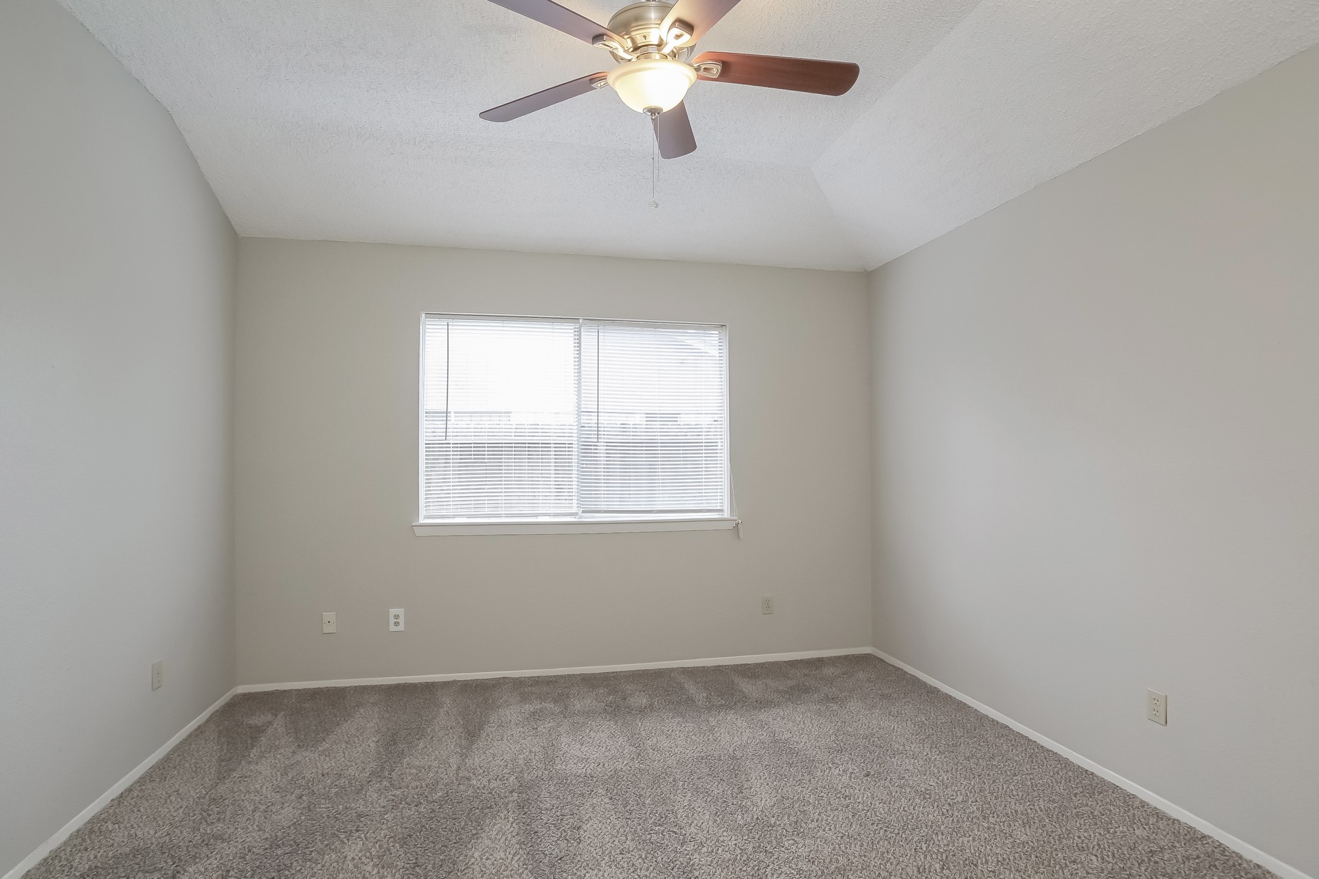 16411 N Cross Drive Property Photo 8