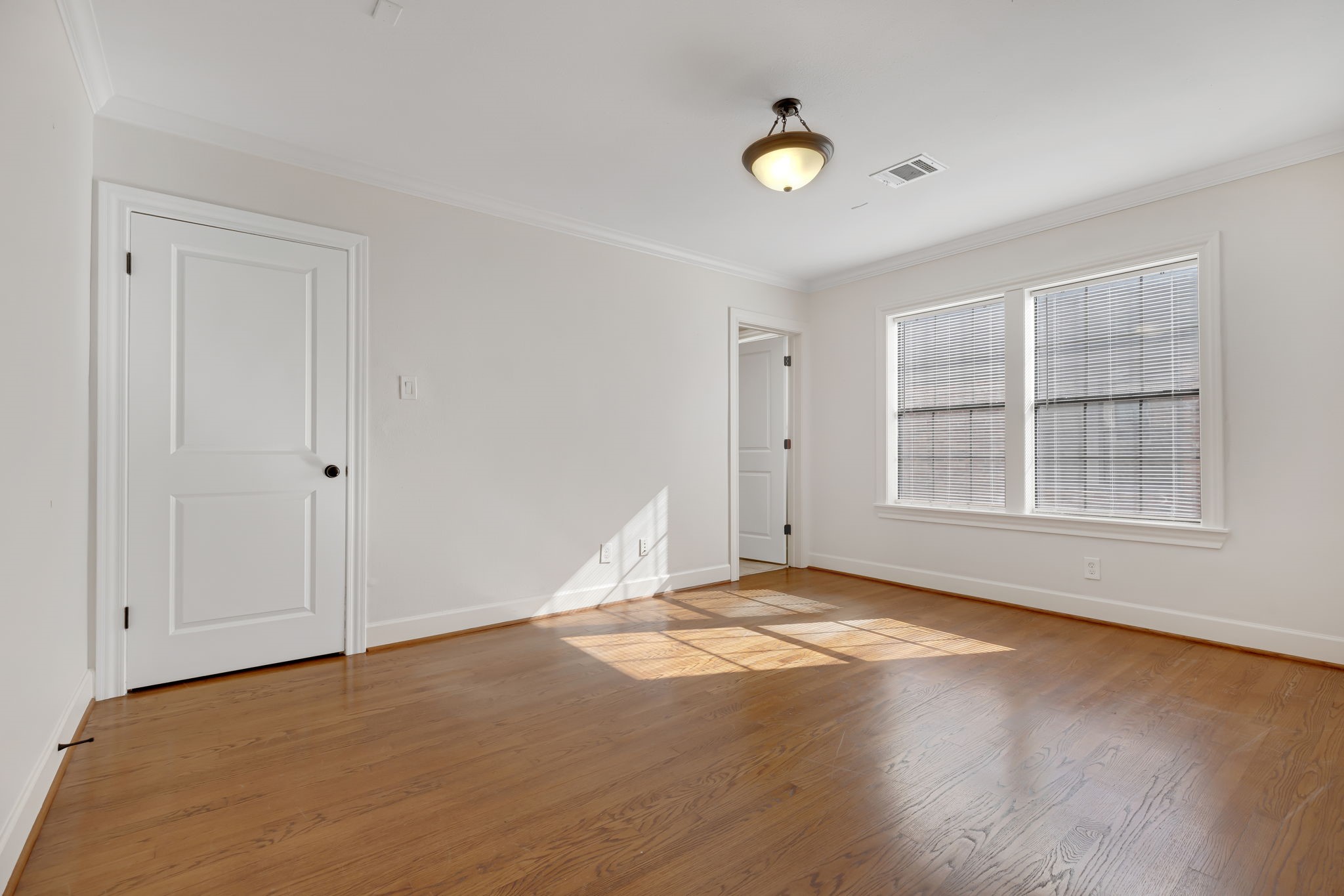 2306 Blodgett Street 2 Property Photo 9