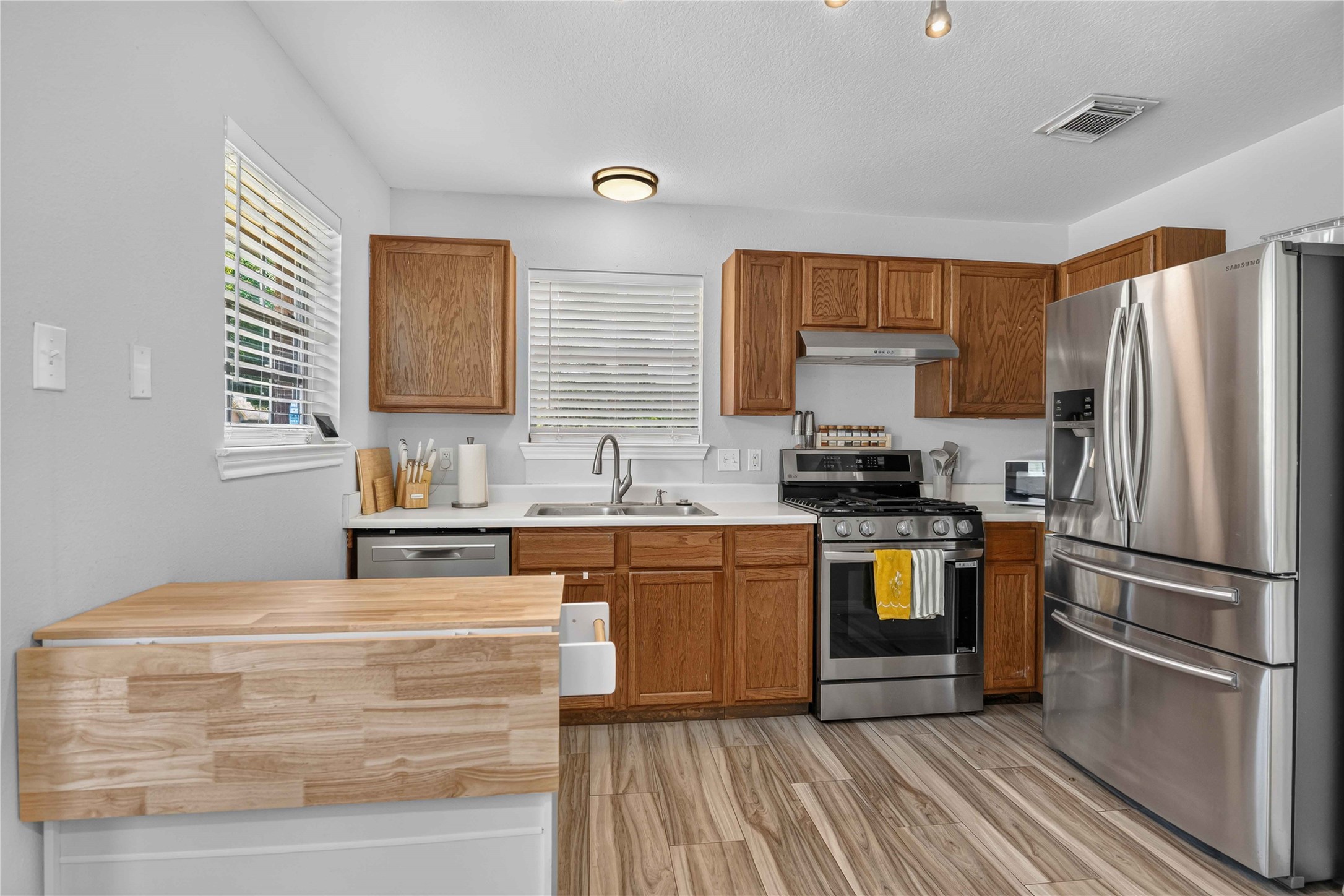 8302 Sanford Street Property Photo 7