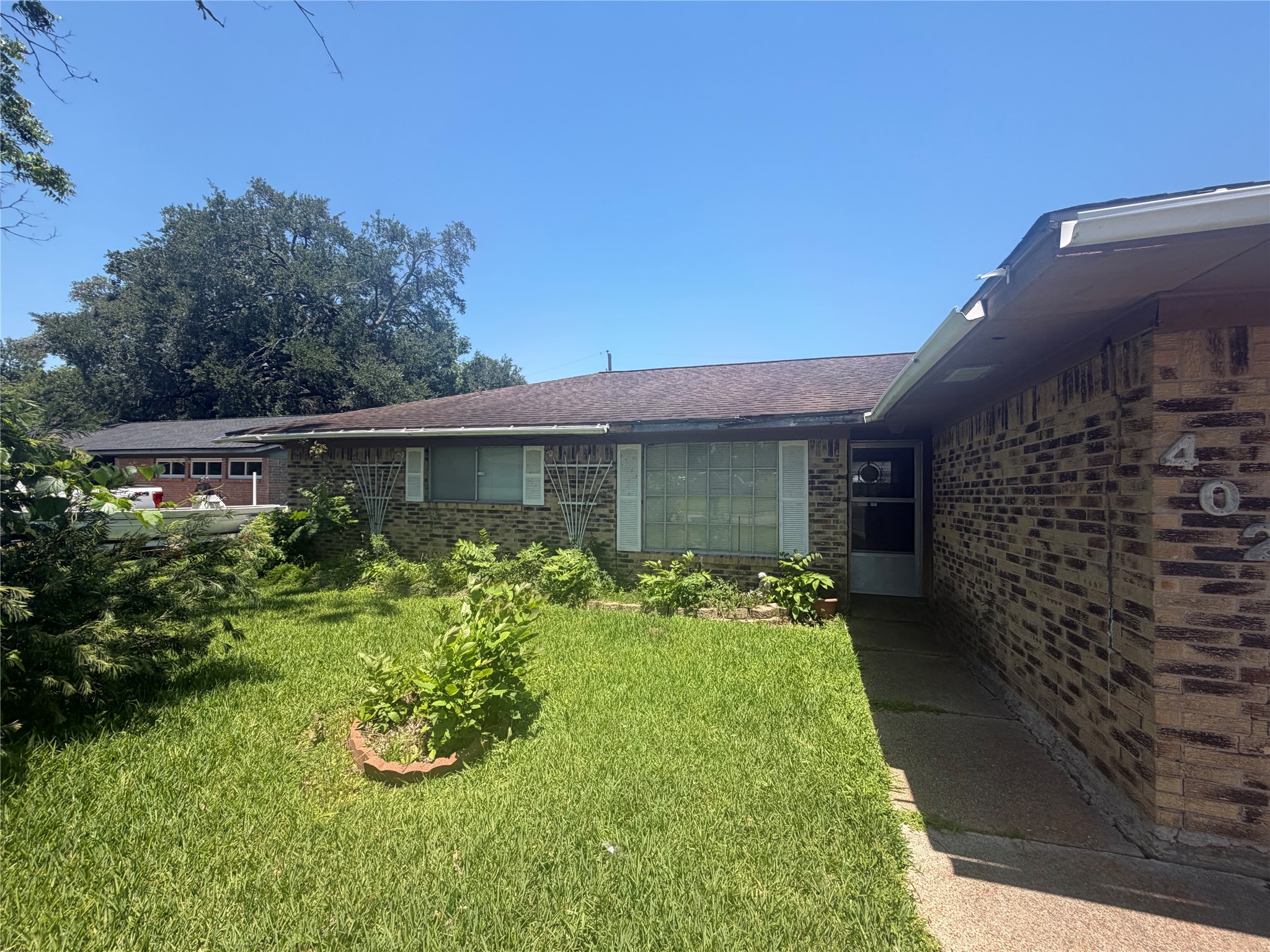 402 S Yaupon Street Property Photo 1
