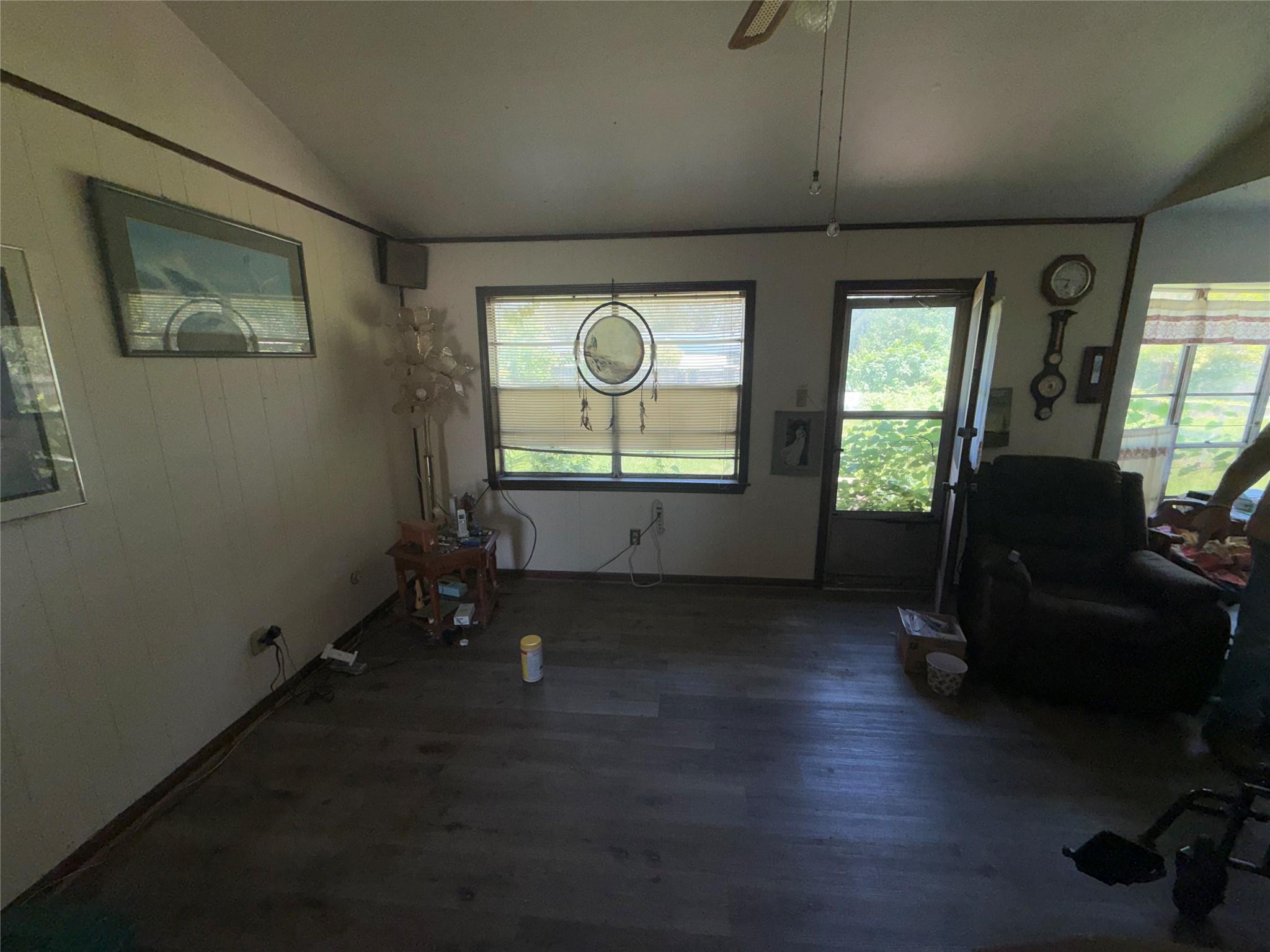 402 S Yaupon Street Property Photo 3