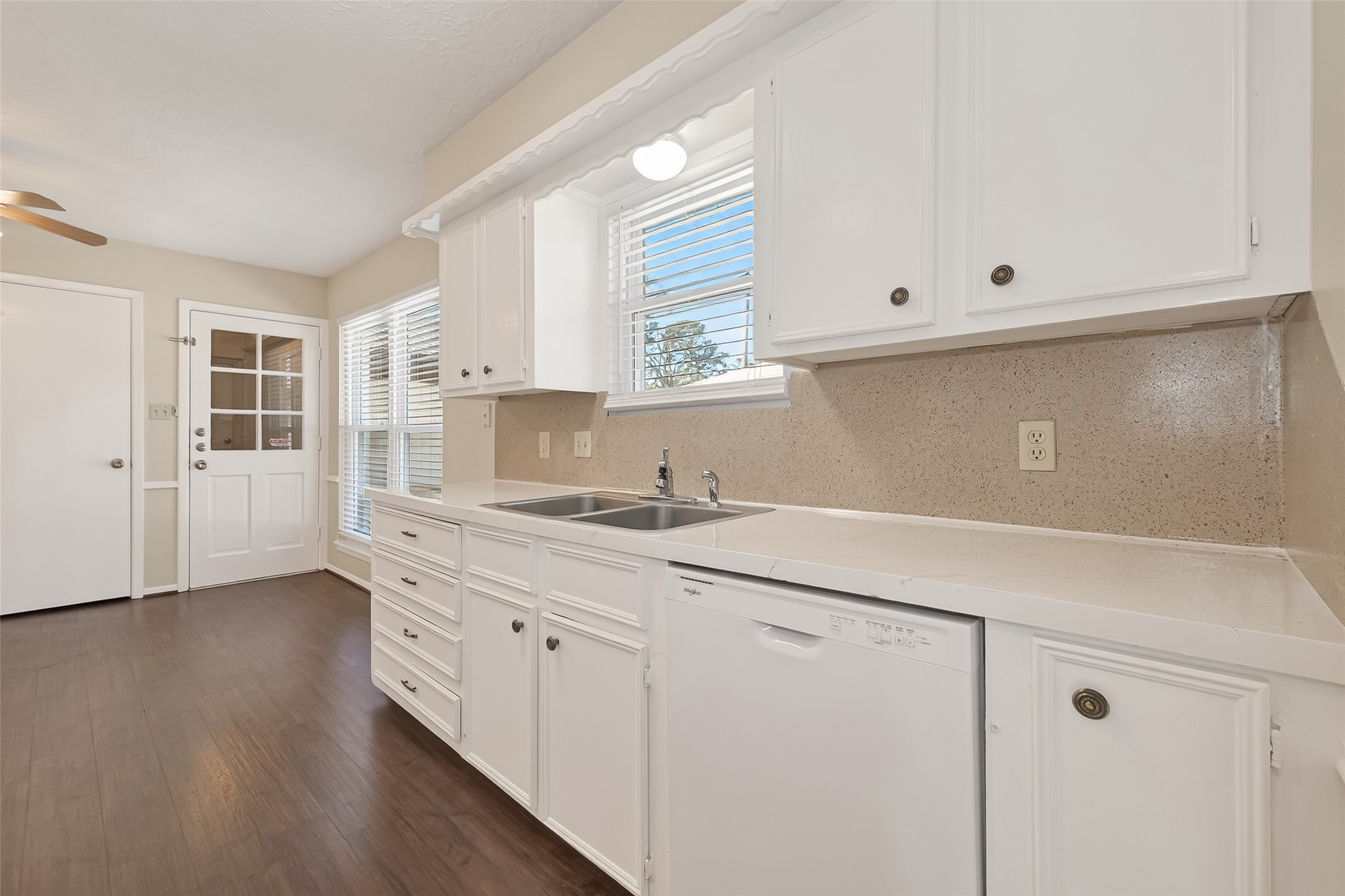2406 Deasa Drive Property Photo 12