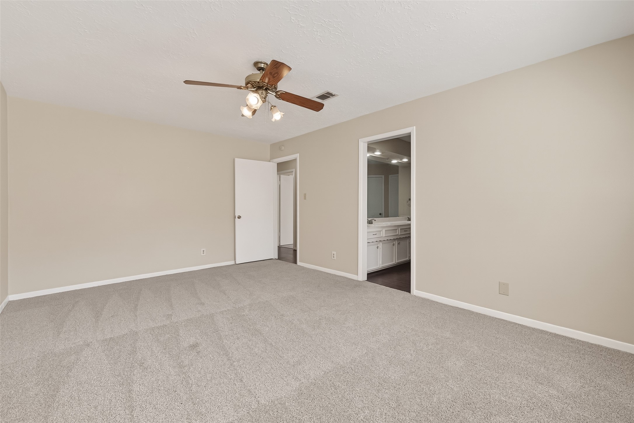 2406 Deasa Drive Property Photo 16