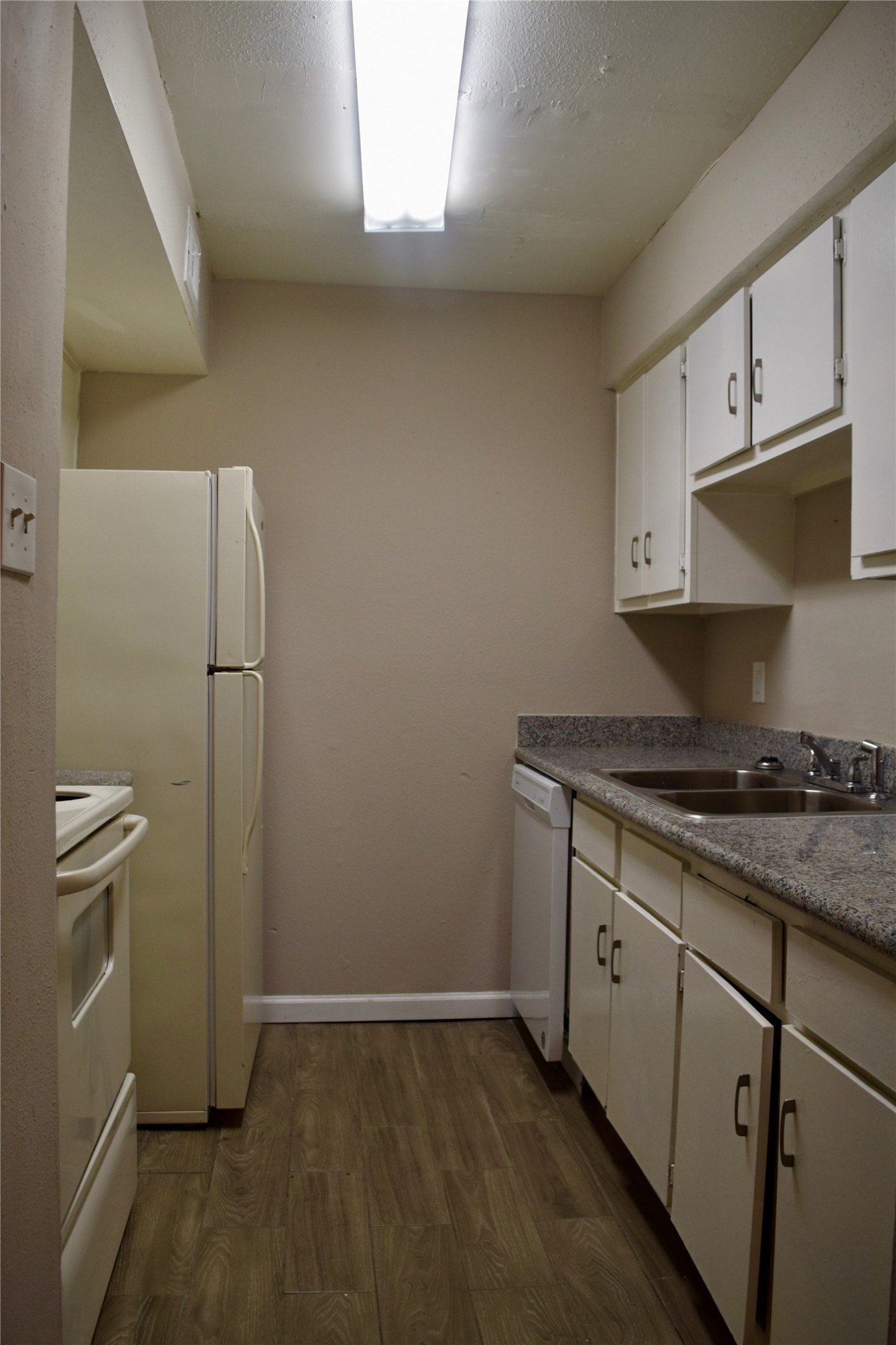 5625 Antoine Drive 704 Property Photo 3