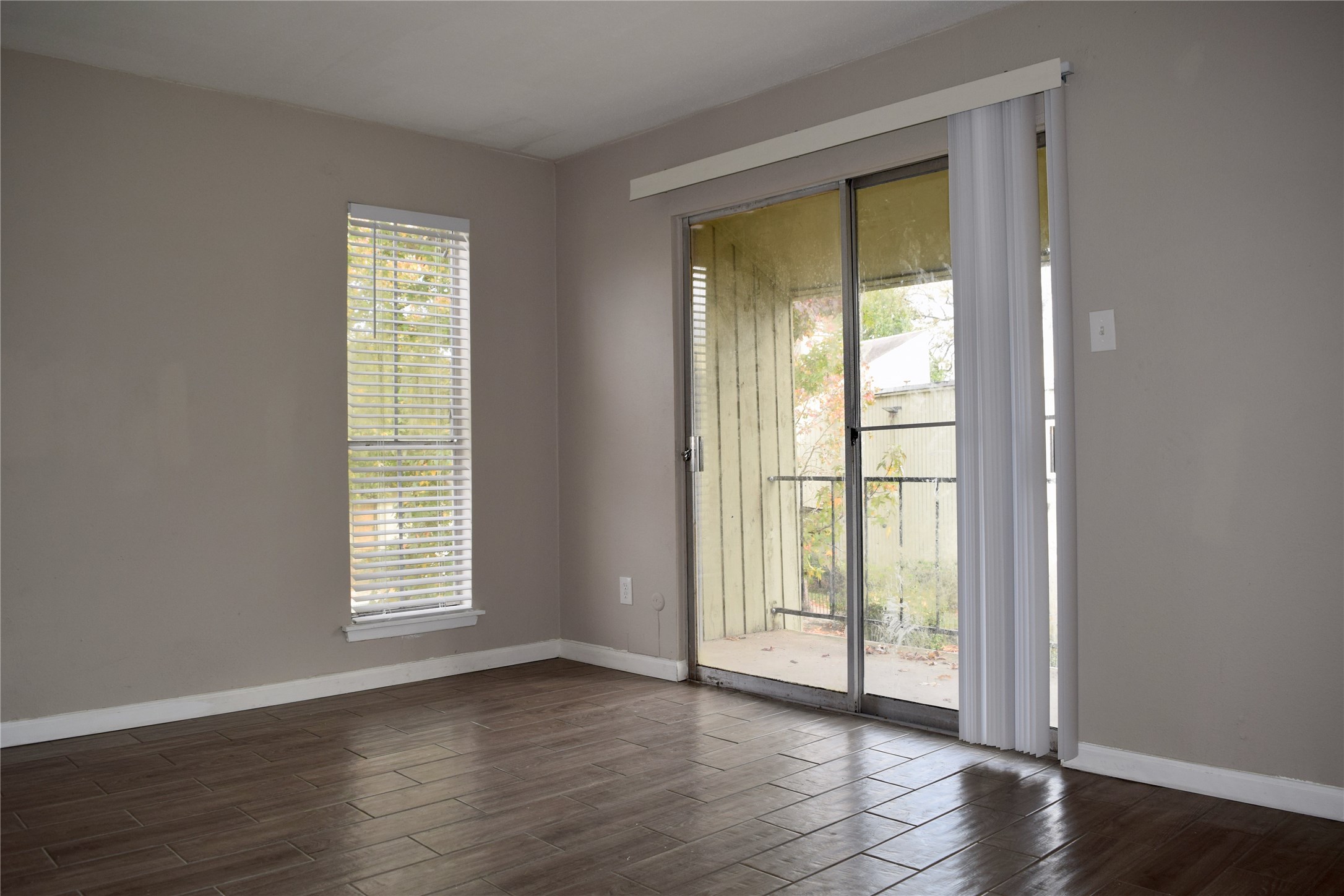 5625 Antoine Drive 704 Property Photo 5
