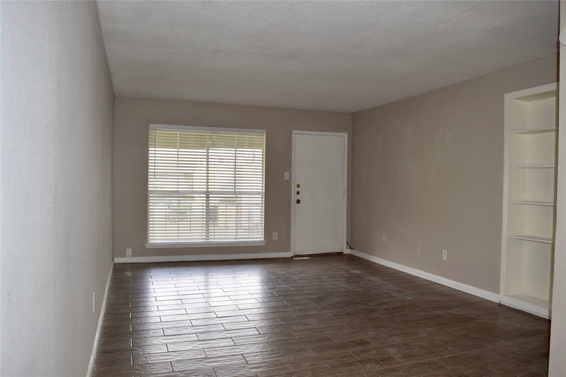 5625 Antoine Drive 704 Property Photo 10