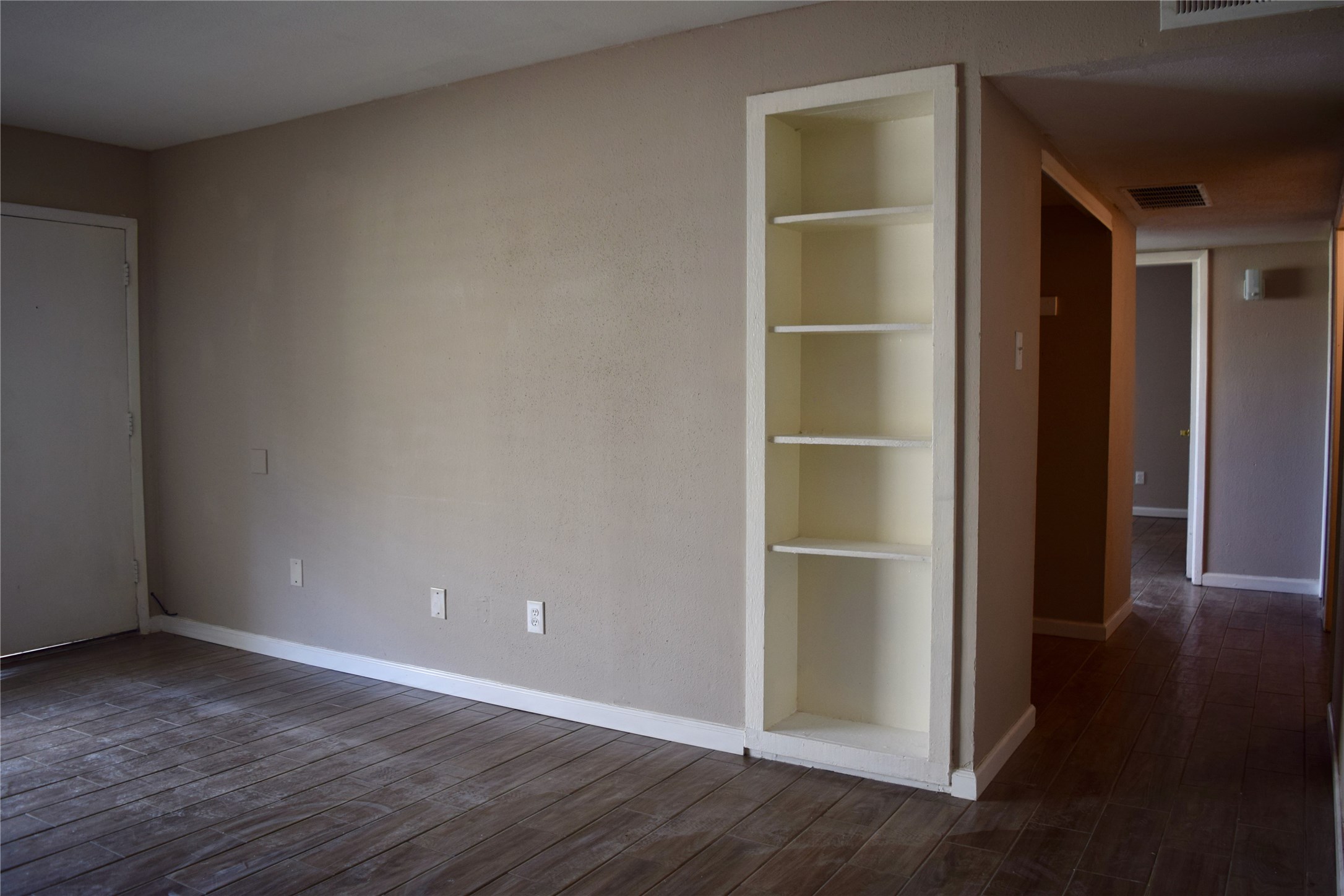5625 Antoine Drive 704 Property Photo 11
