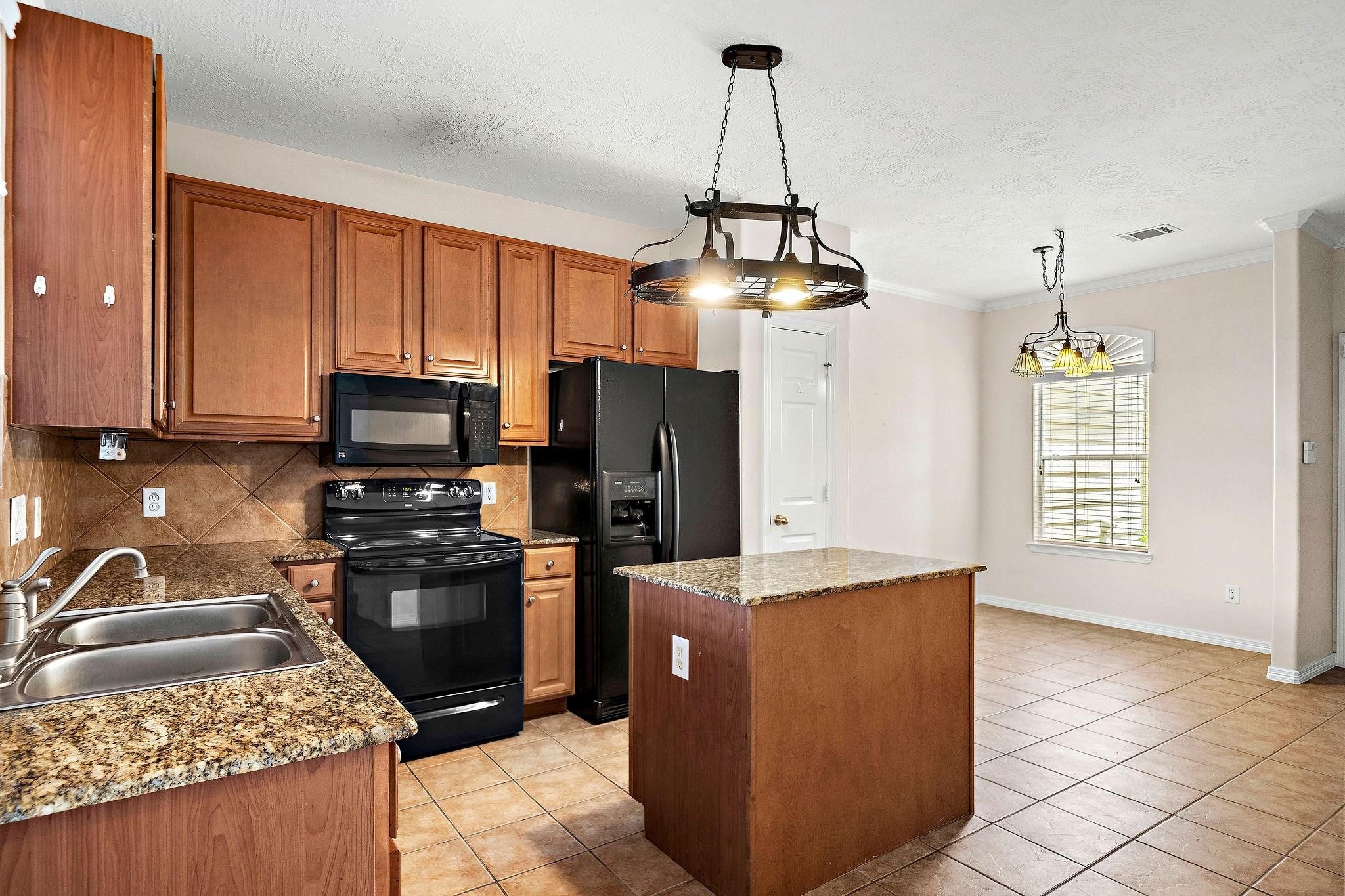 816 Sterling Creek Circle Property Photo 7