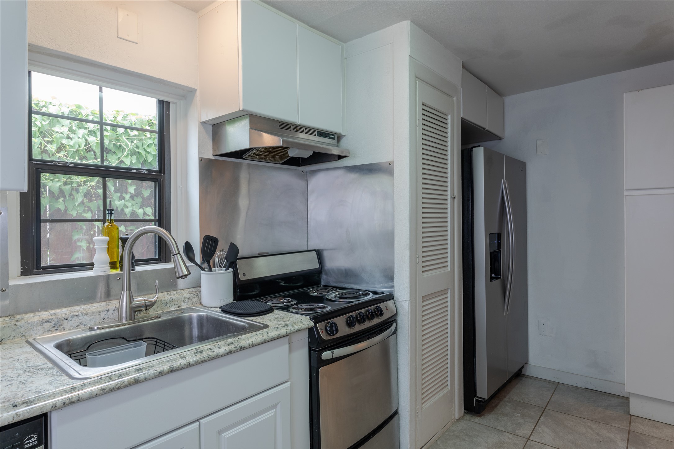 3312-1 Greenbriar Drive Property Photo 15