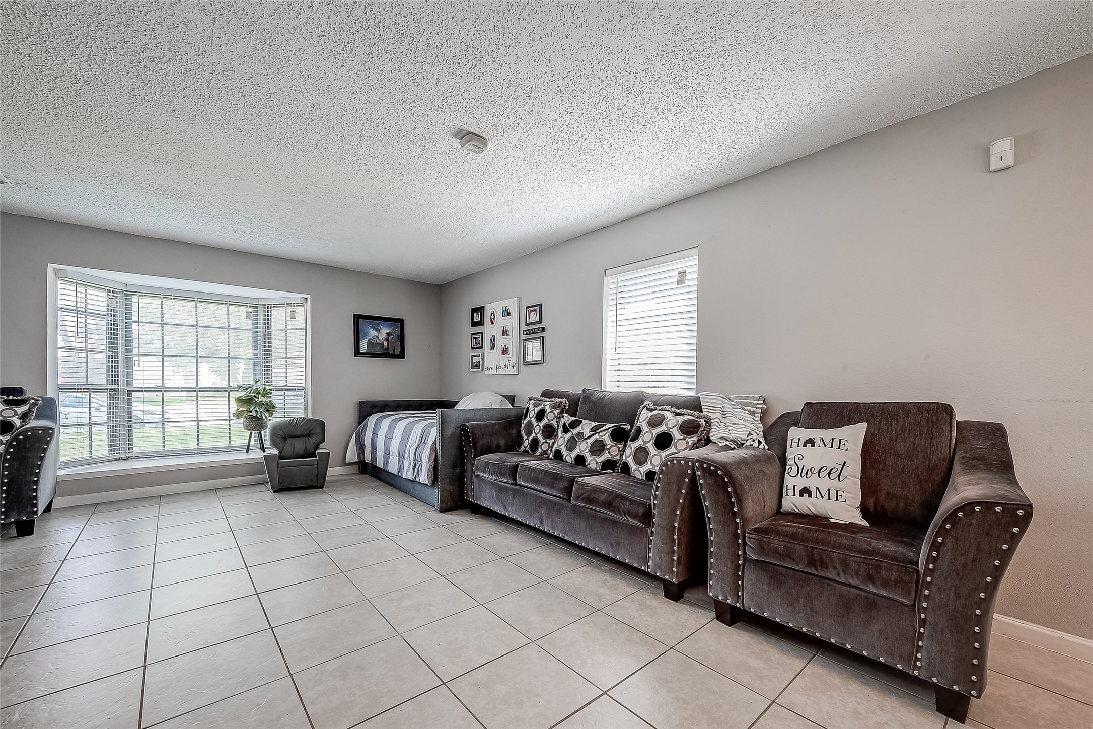 8619 Quail Burg Lane Property Photo 6