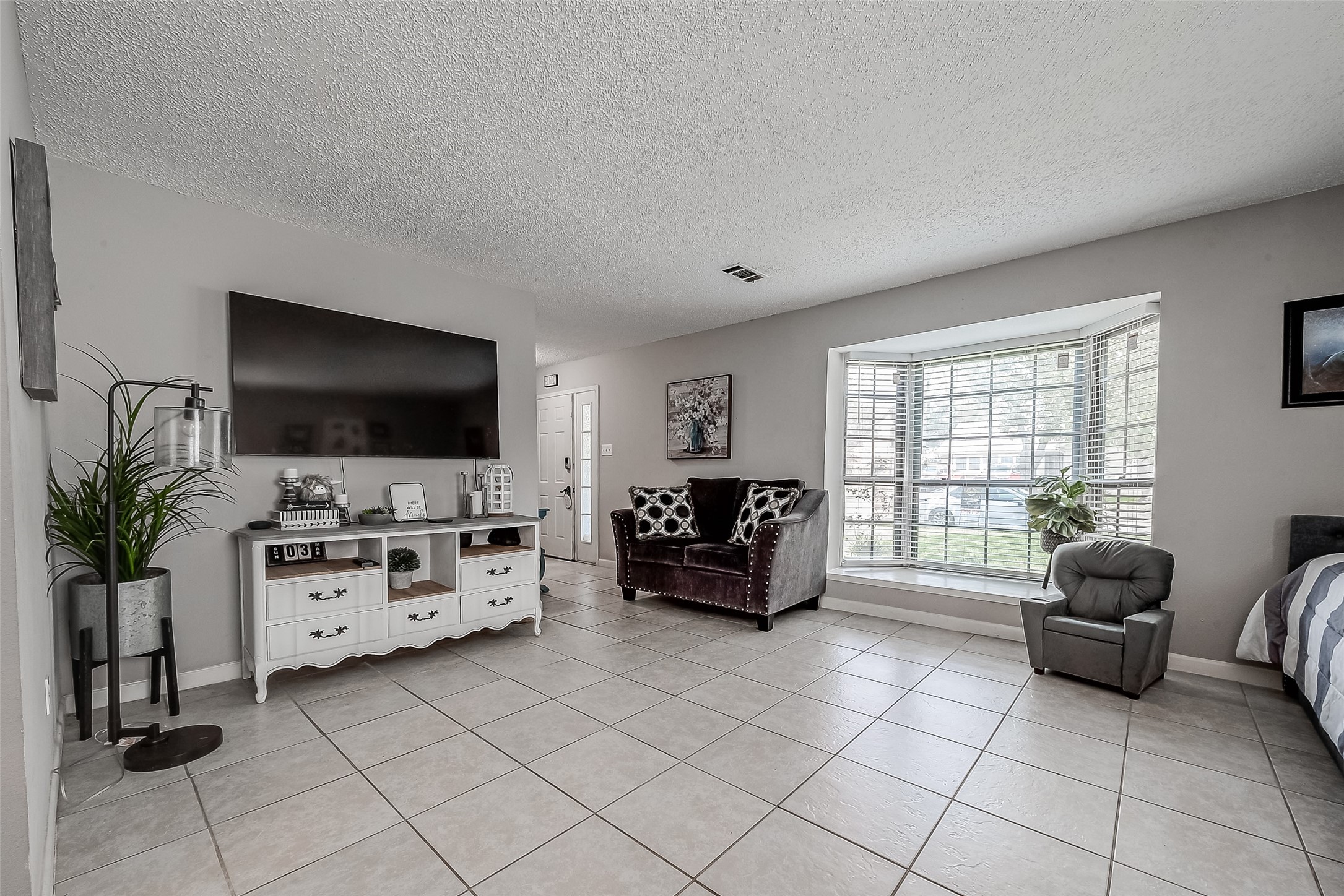 8619 Quail Burg Lane Property Photo 7
