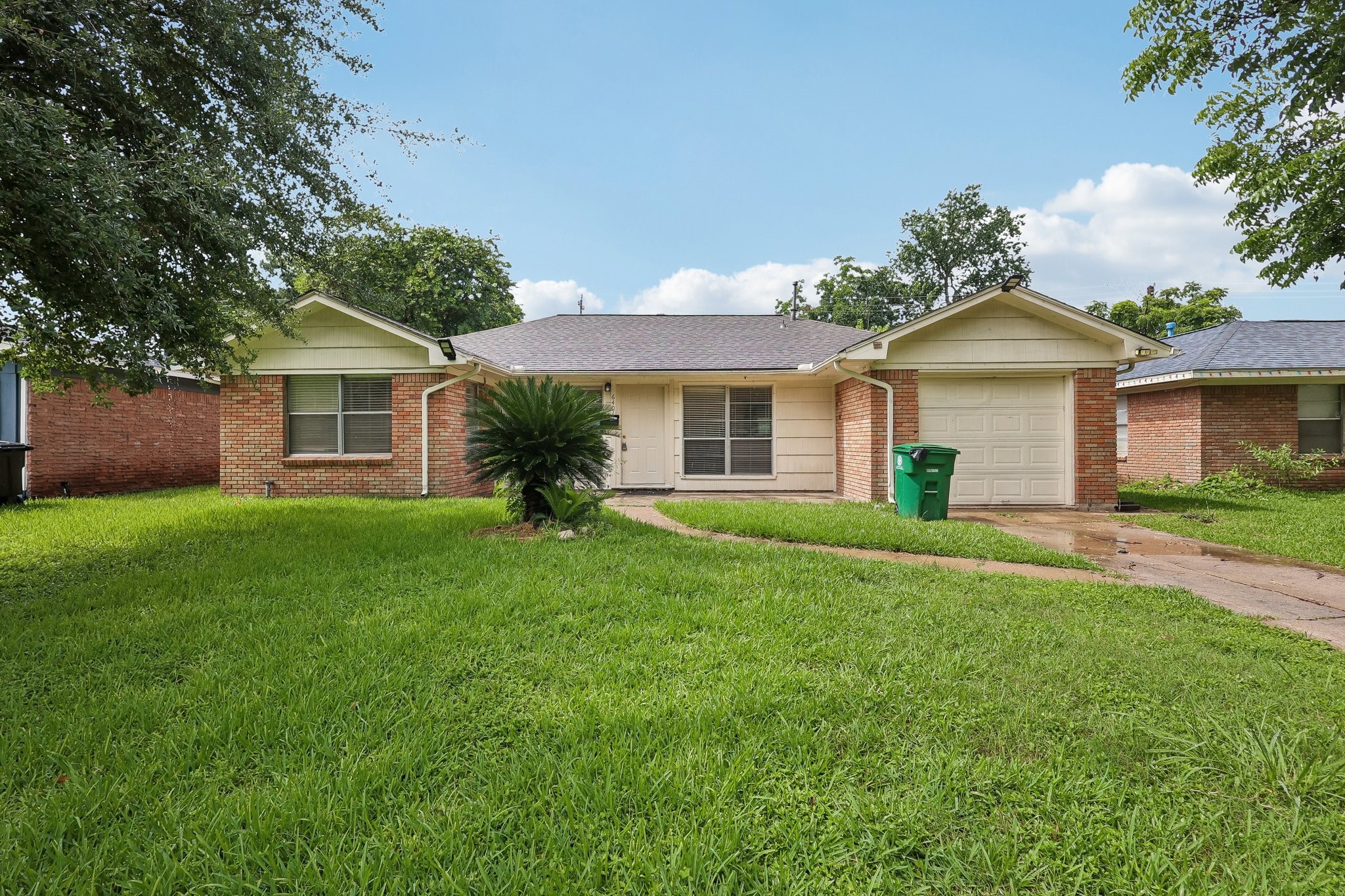 6401 Rowan Lane Property Photo 2