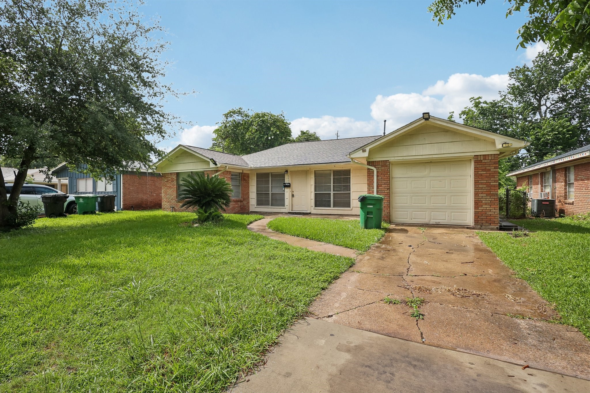 6401 Rowan Lane Property Photo 3