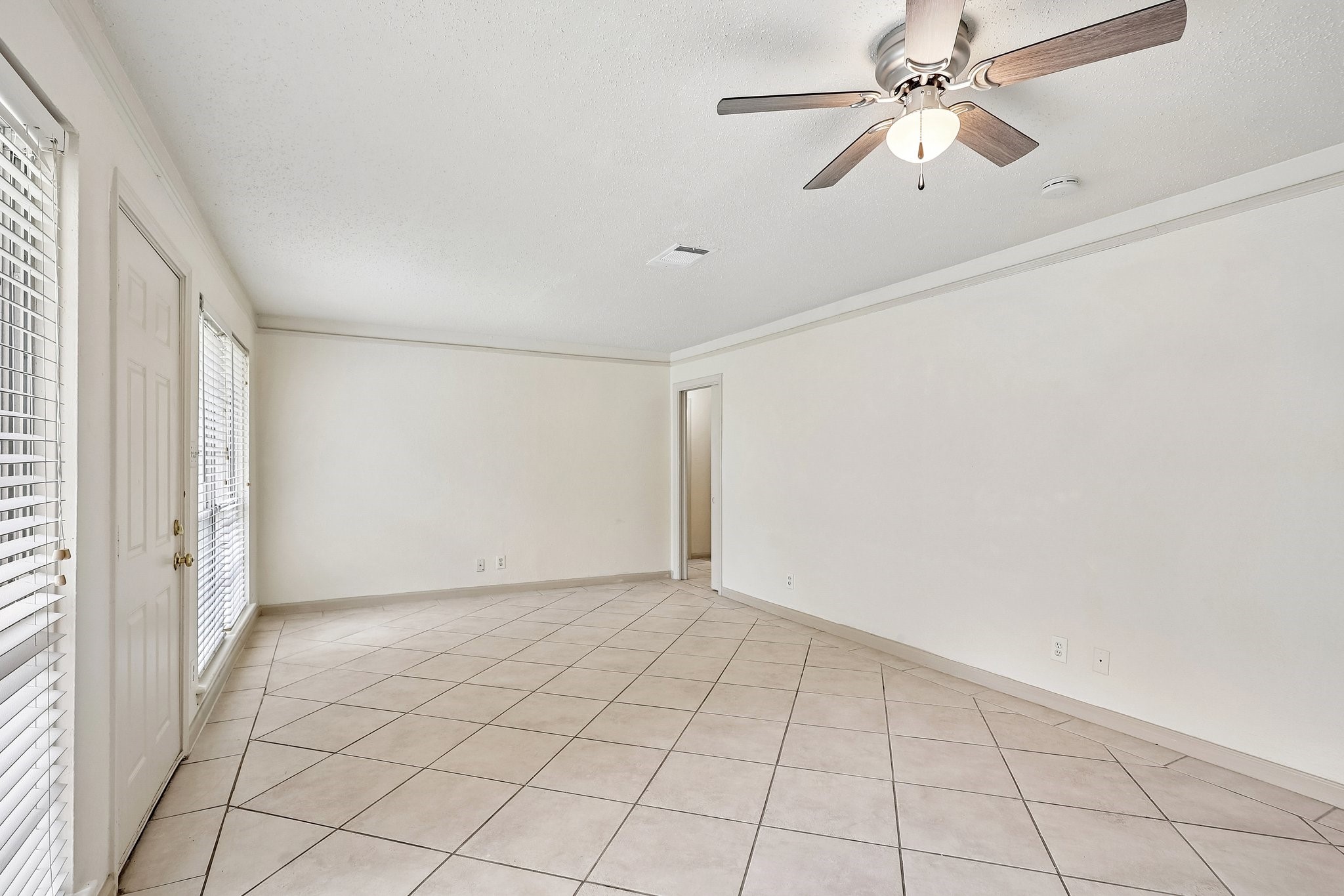 6401 Rowan Lane Property Photo 4