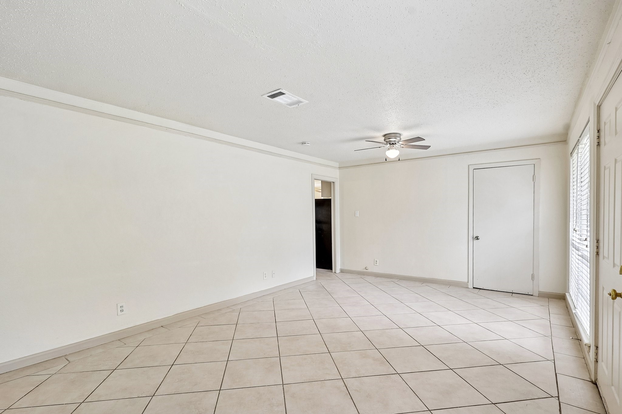 6401 Rowan Lane Property Photo 5