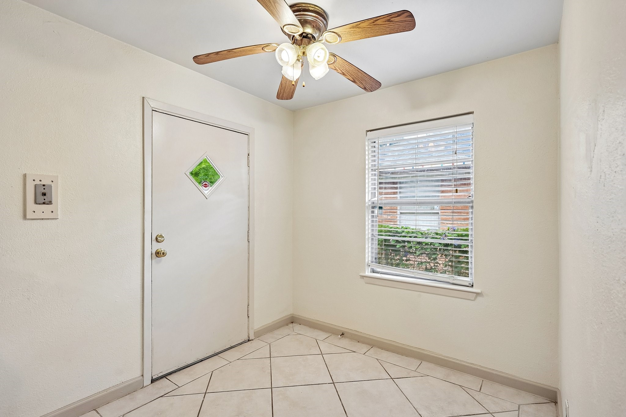 6401 Rowan Lane Property Photo 6