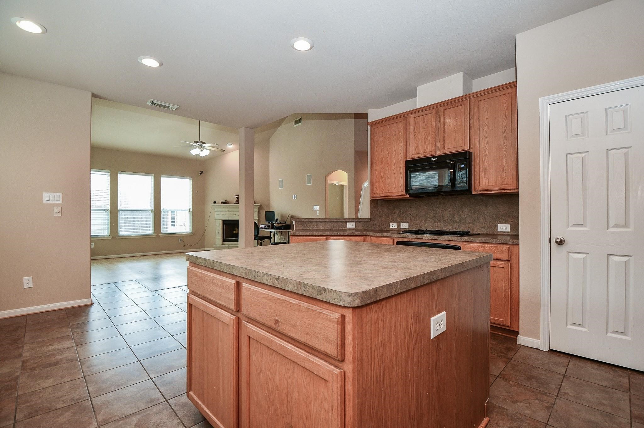 21502 Venture Park Drive Property Photo 6