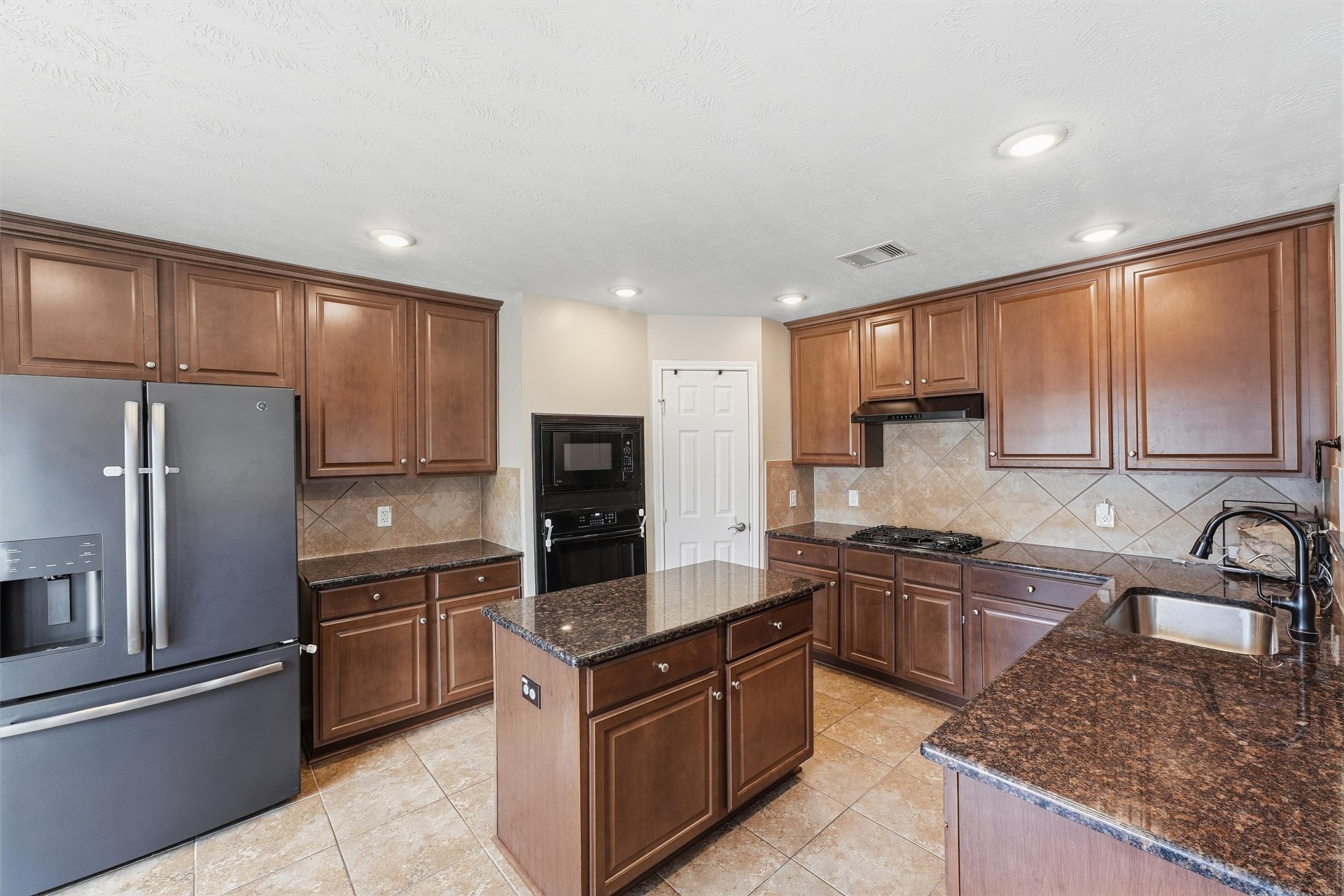 6715 Arlington Drive Property Photo 3