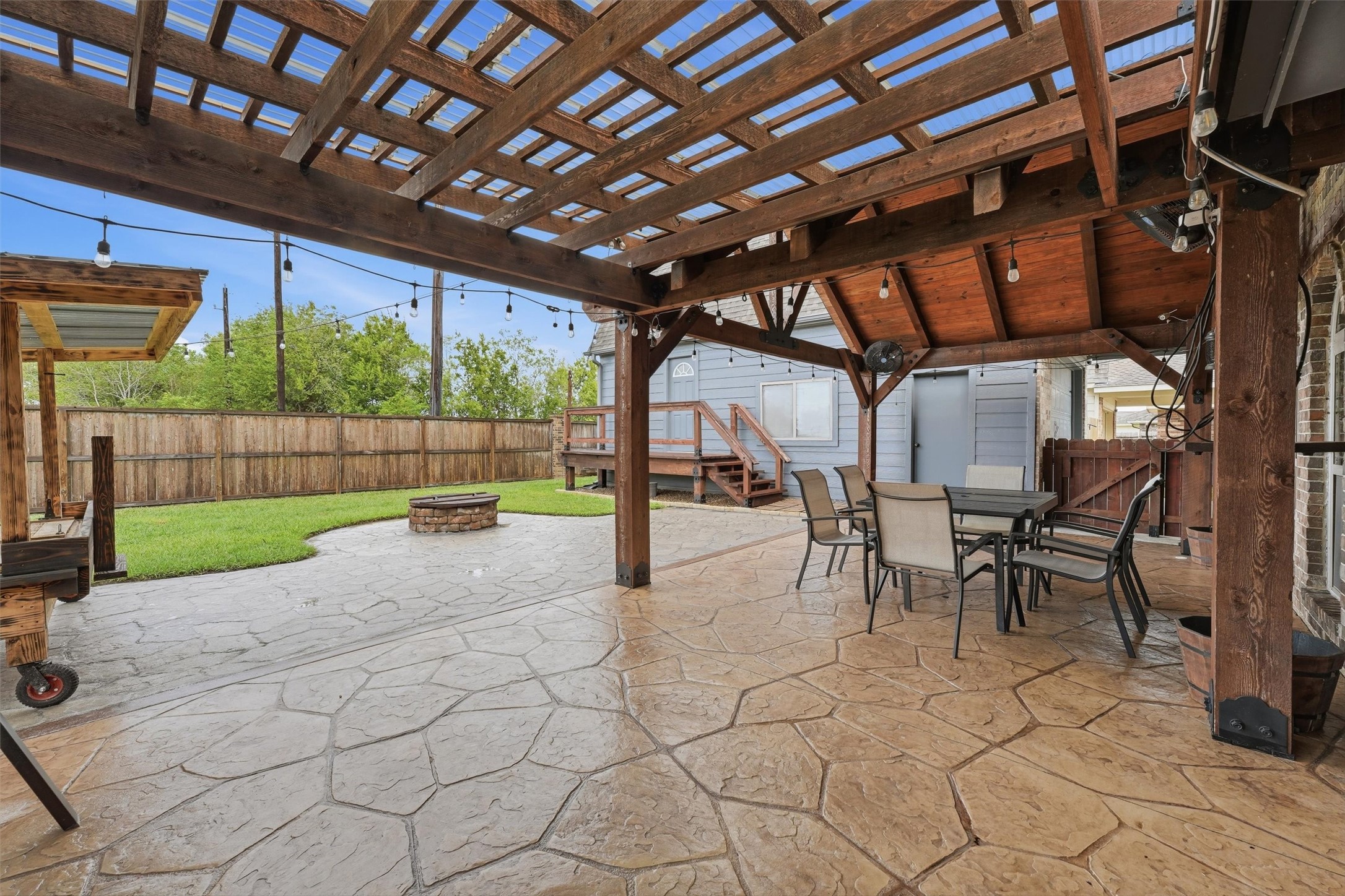 6715 Arlington Drive Property Photo 4