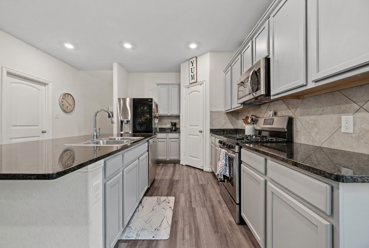 15910 Tug Court Property Photo 8