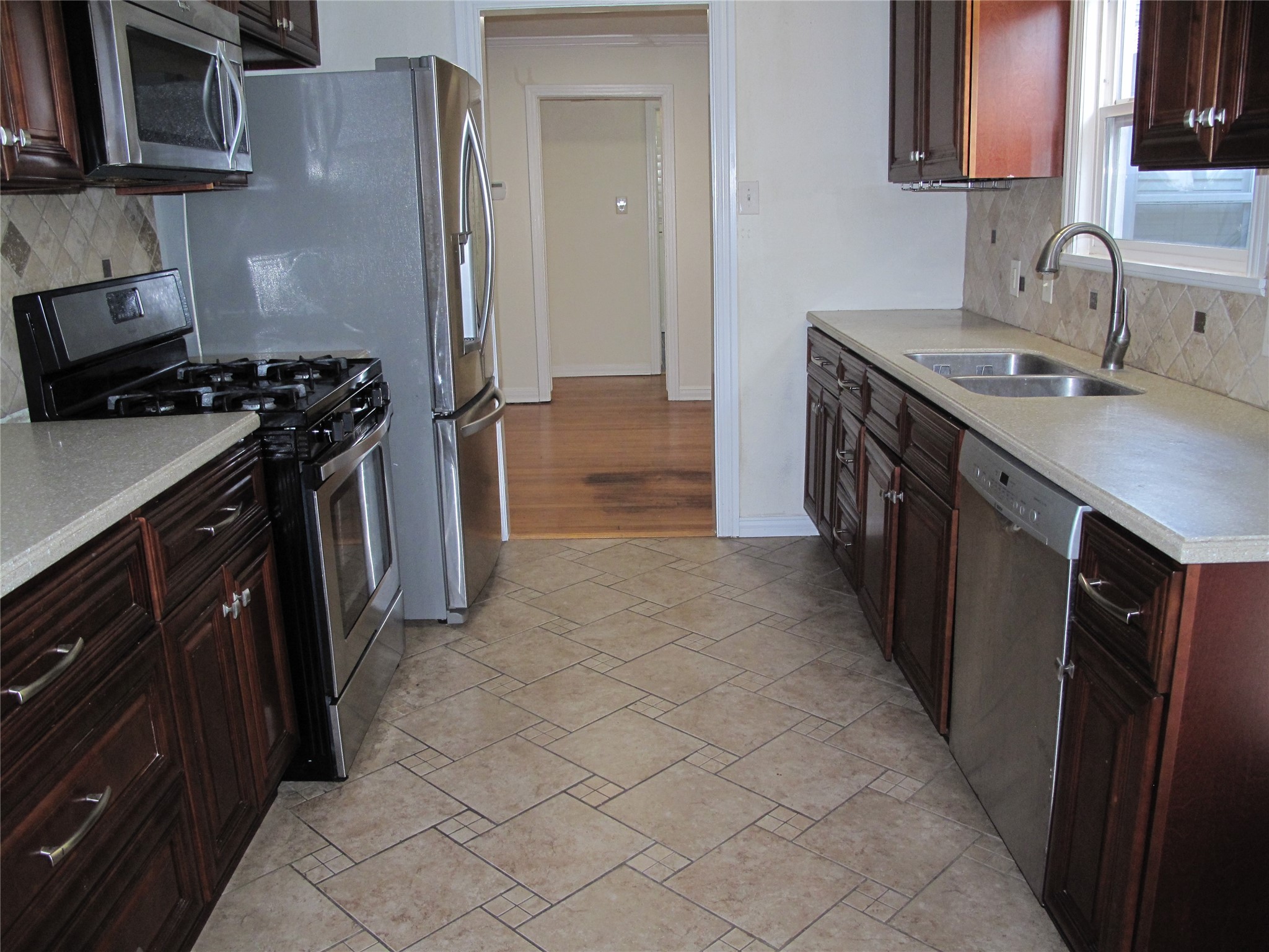 5125 Locust Street Property Photo 5